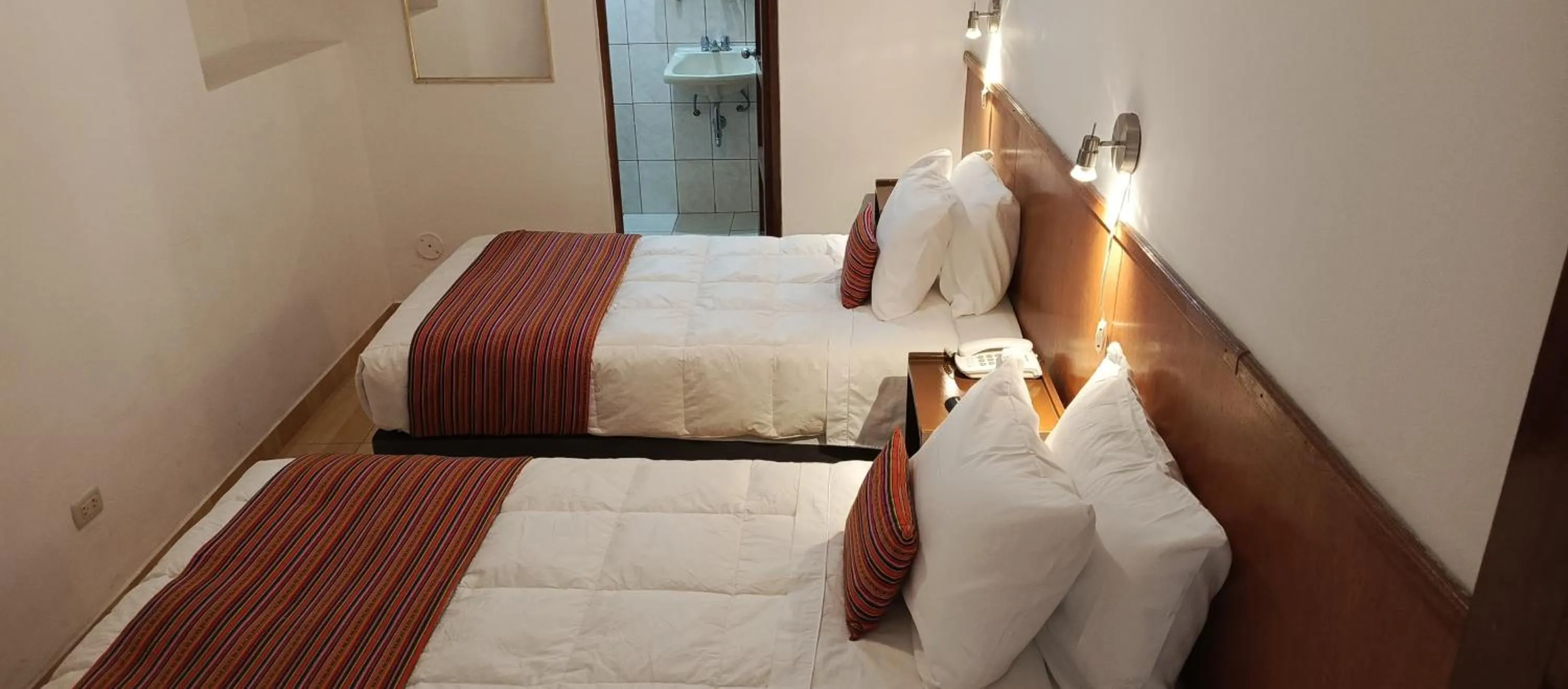 Photo of the whole room, Bed in Saphi Inn Cusco - Excelente ubicación