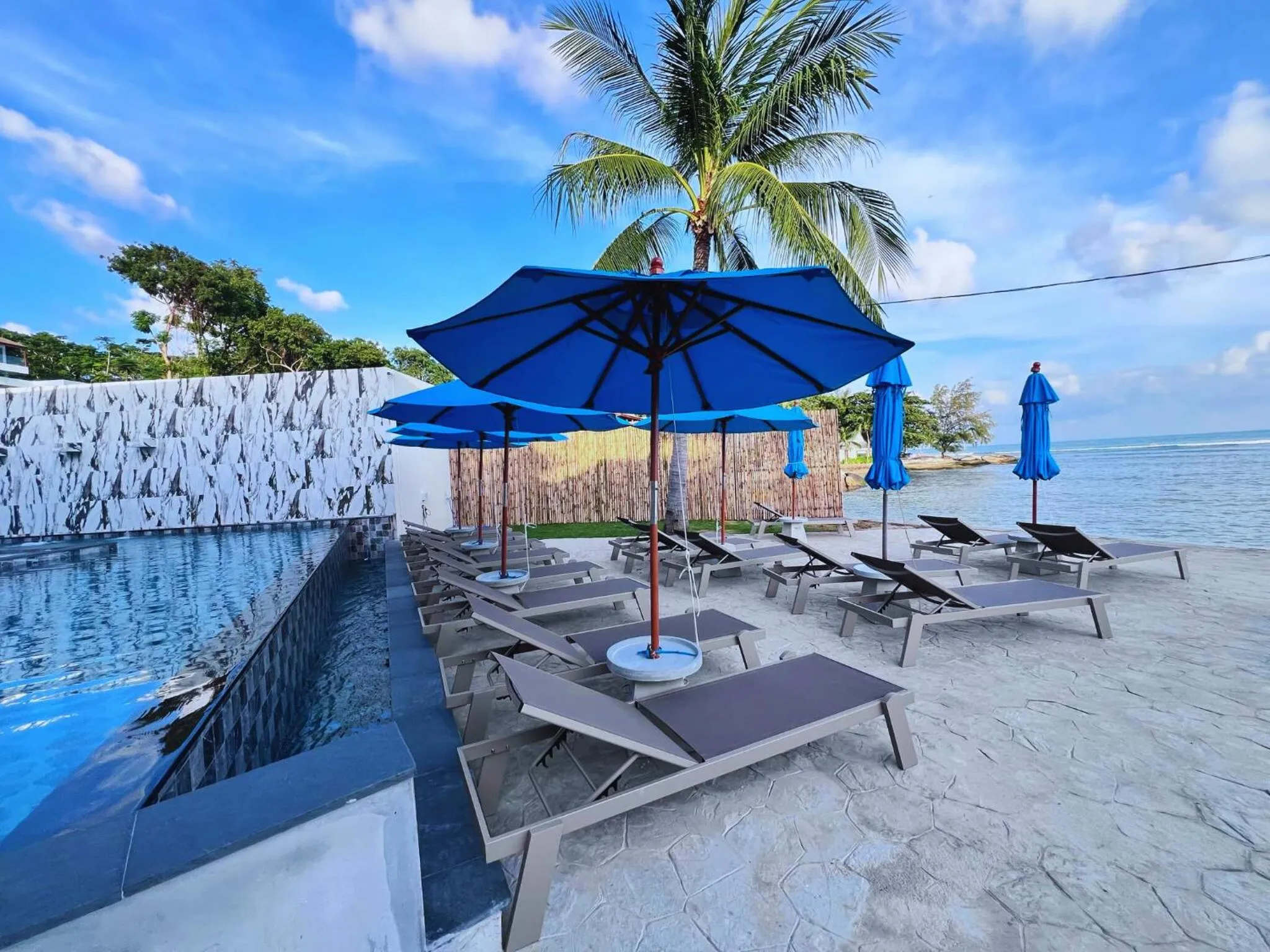 Swimming pool in Three Trees Samui Resort - Sarocha Villa