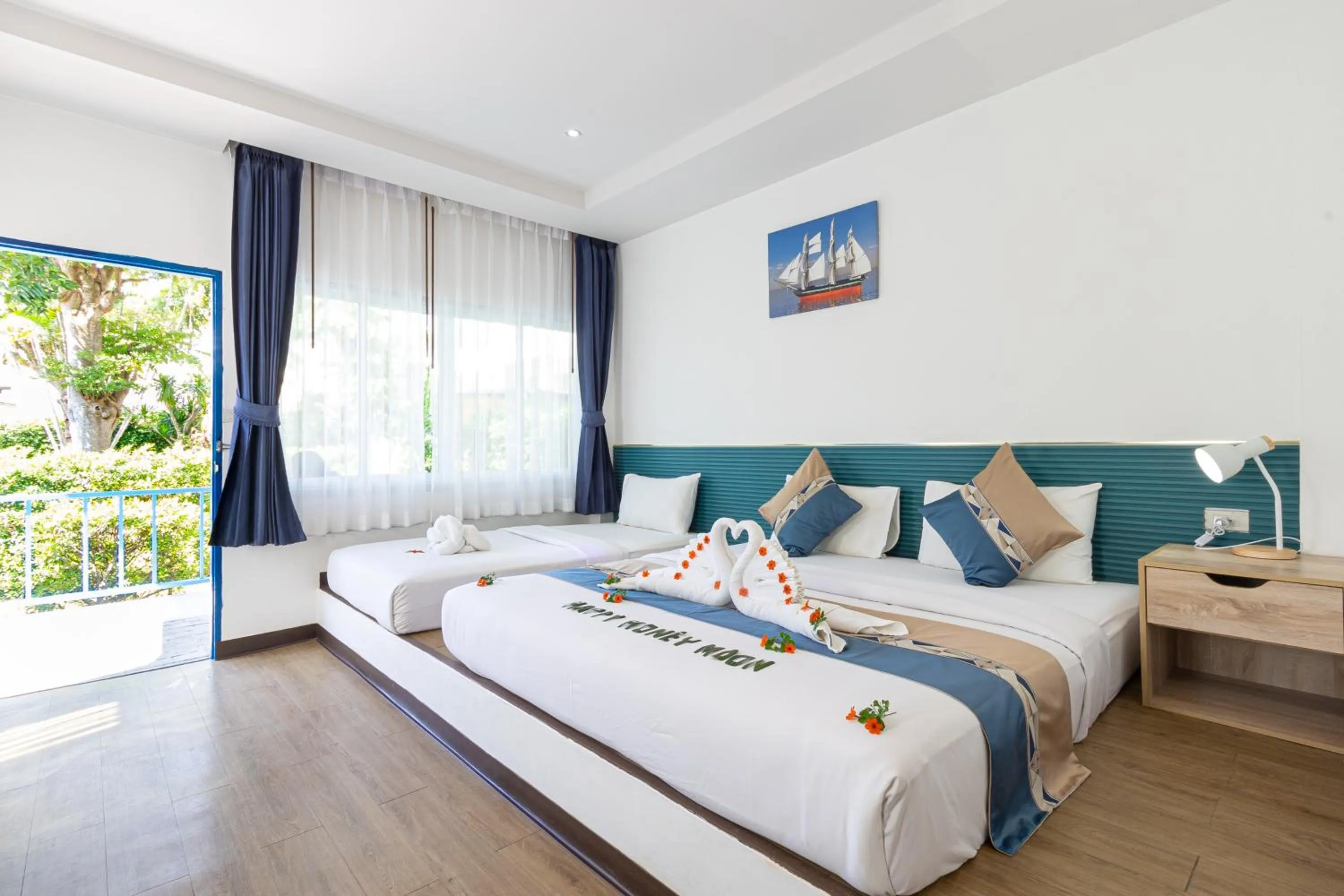 Bed in Three Trees Samui Resort - Sarocha Villa