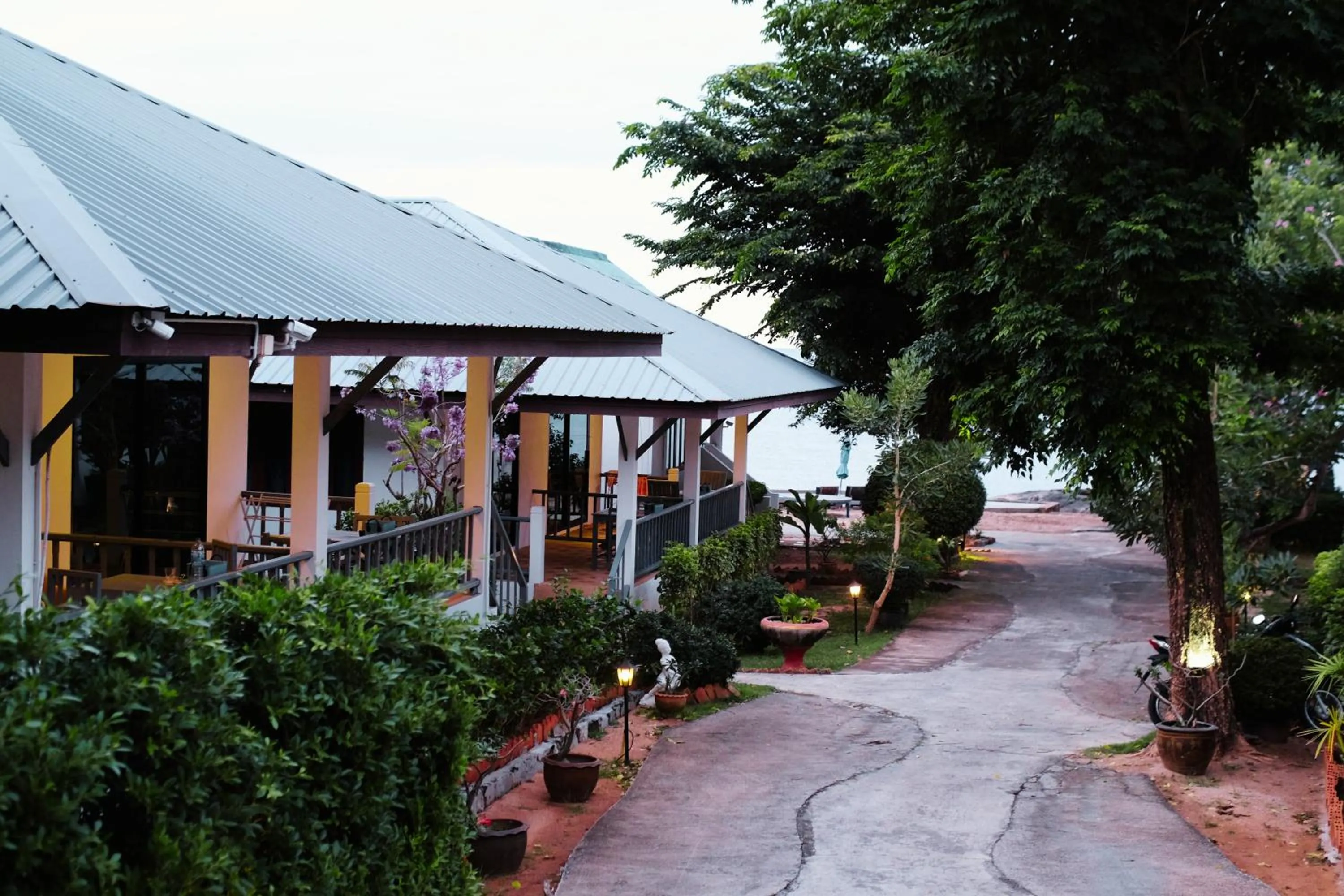 Property building in Three Trees Samui Resort - Sarocha Villa