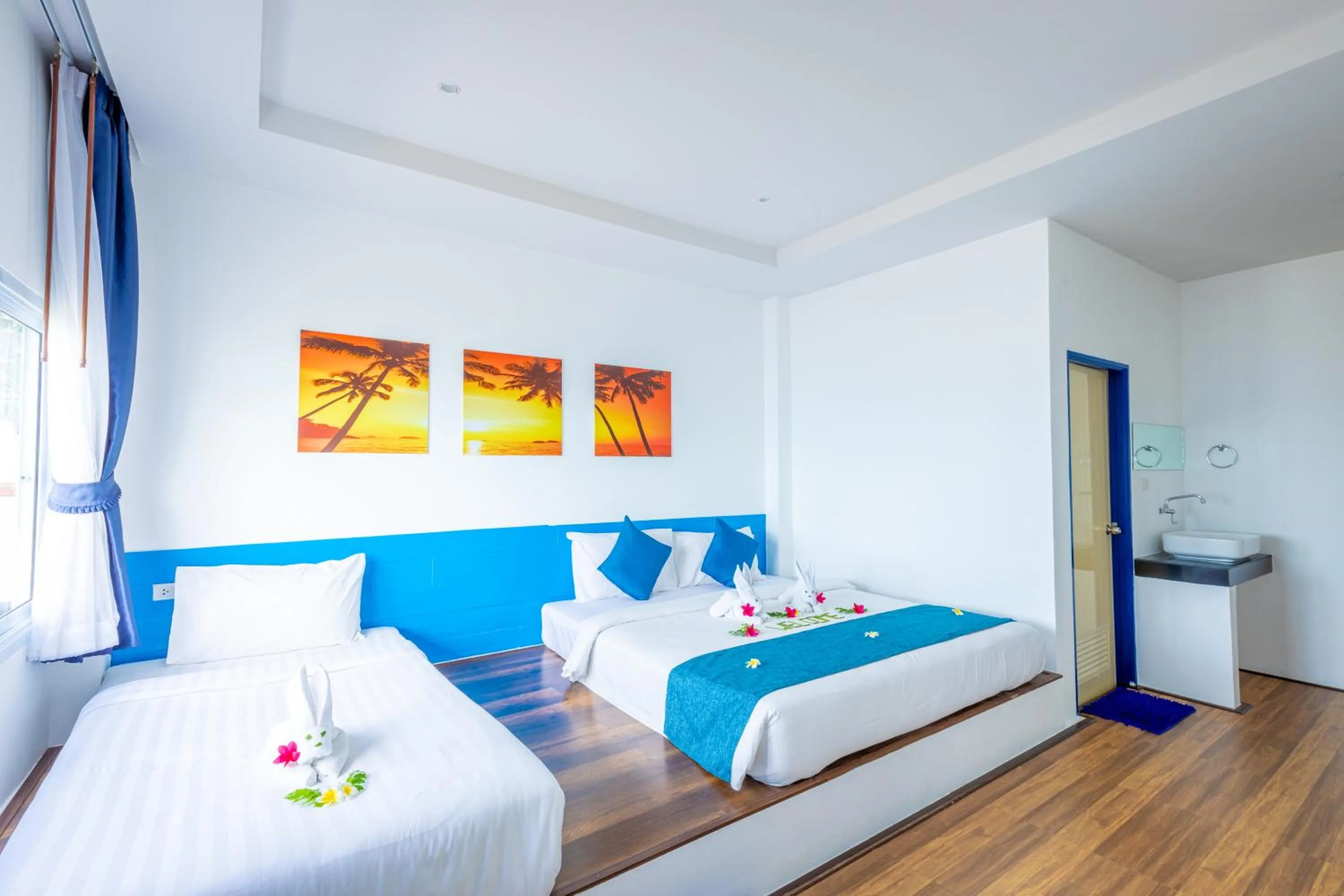 Bed in Three Trees Samui Resort - Sarocha Villa