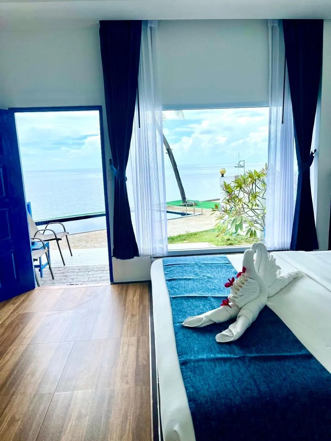 Sea view, Bed in Three Trees Samui Resort - Sarocha Villa