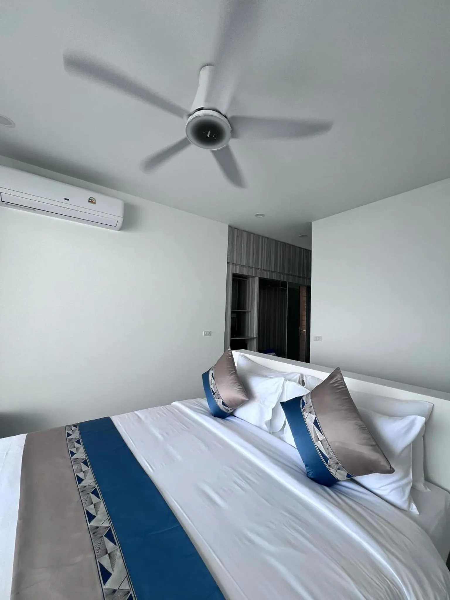 Bed in Three Trees Samui Resort - Sarocha Villa