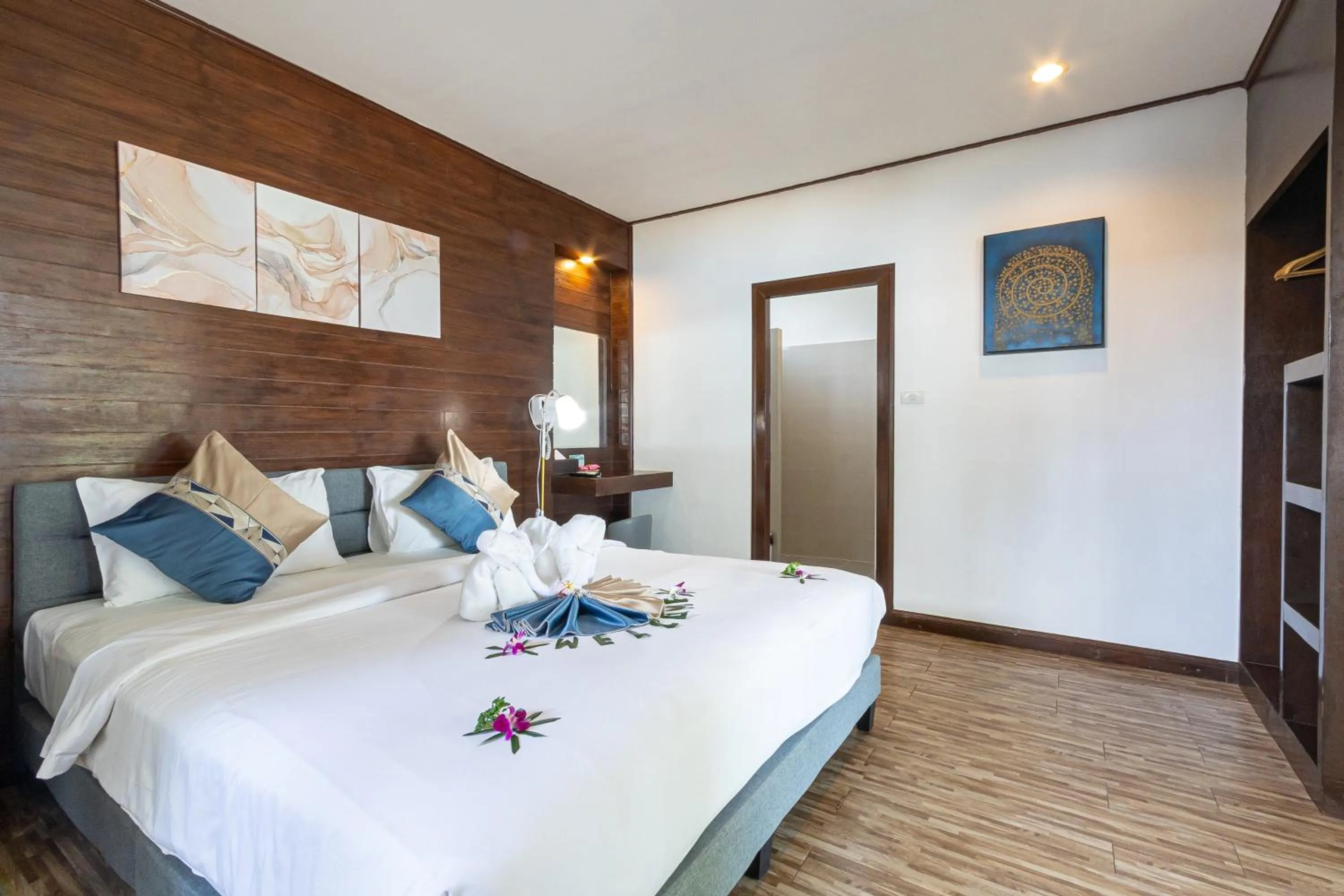 Bedroom, Bed in Three Trees Samui Resort - Sarocha Villa