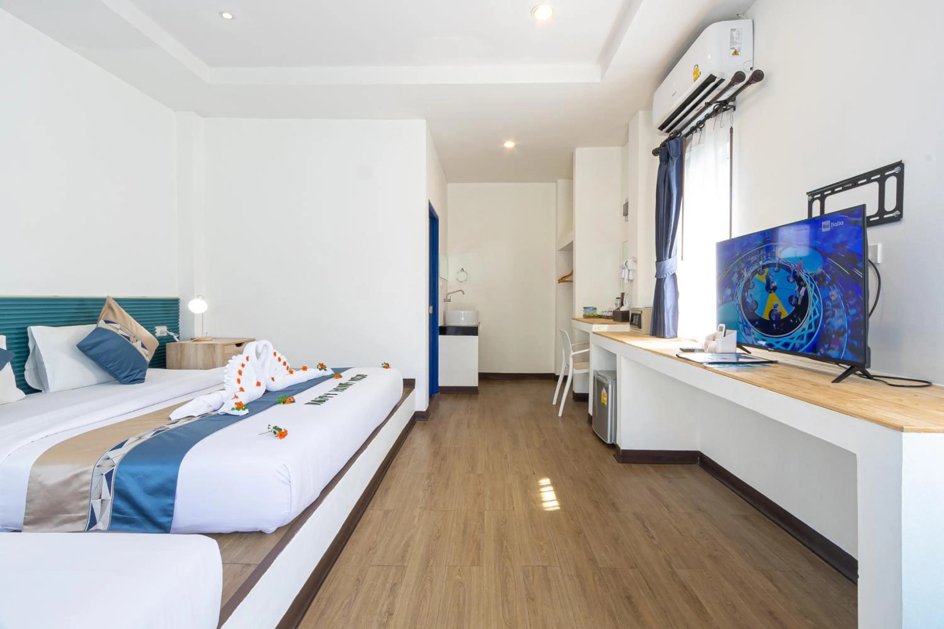 Property building, Bed in Three Trees Samui Resort - Sarocha Villa