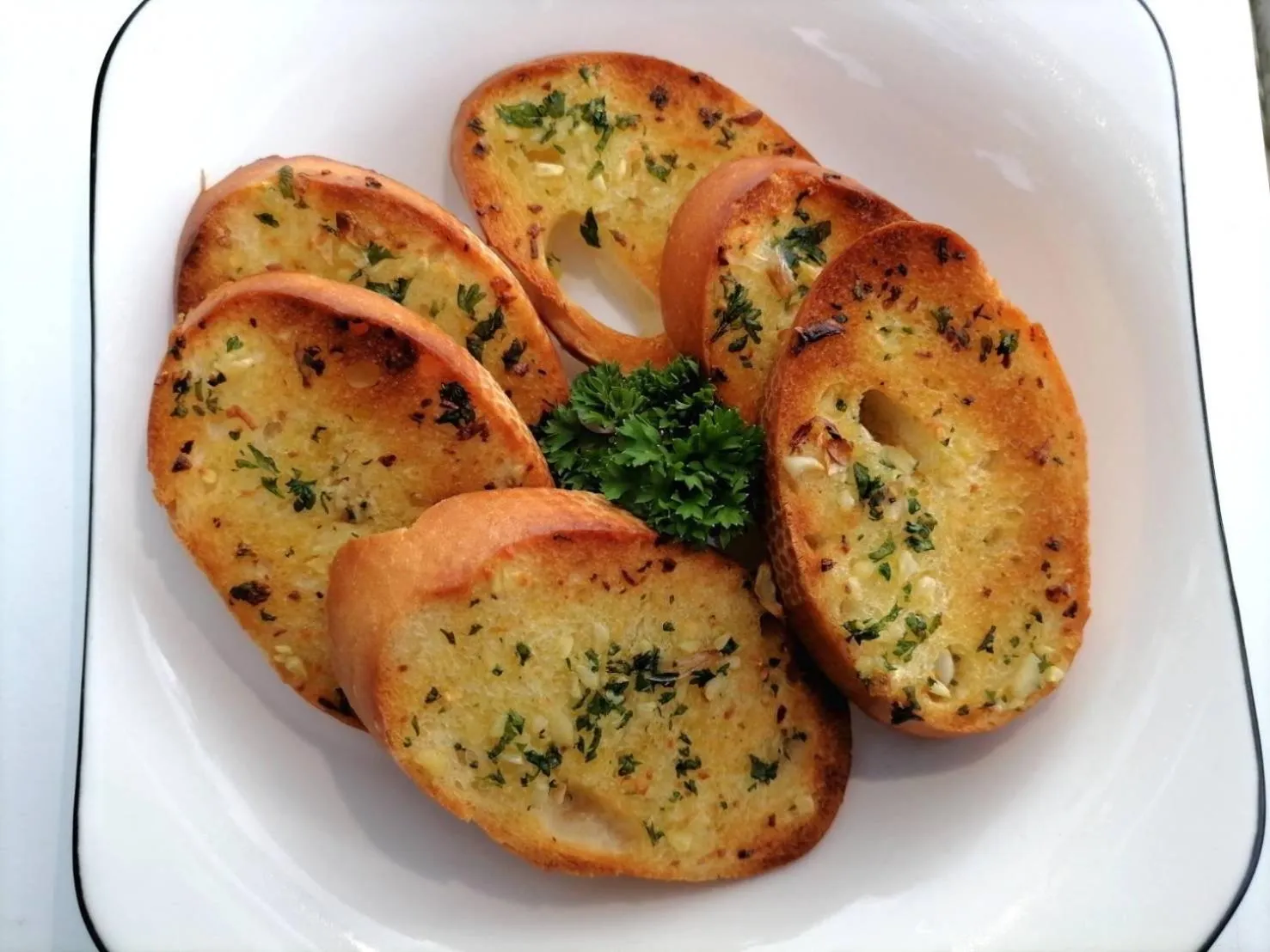 Food and drinks in Three Trees Samui Resort - Sarocha Villa