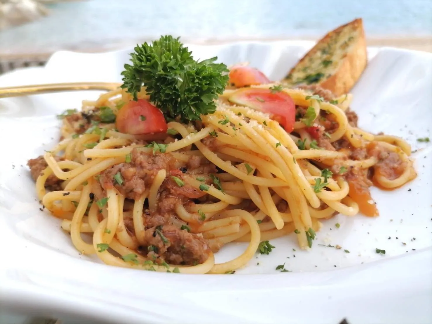 Food and drinks in Three Trees Samui Resort - Sarocha Villa