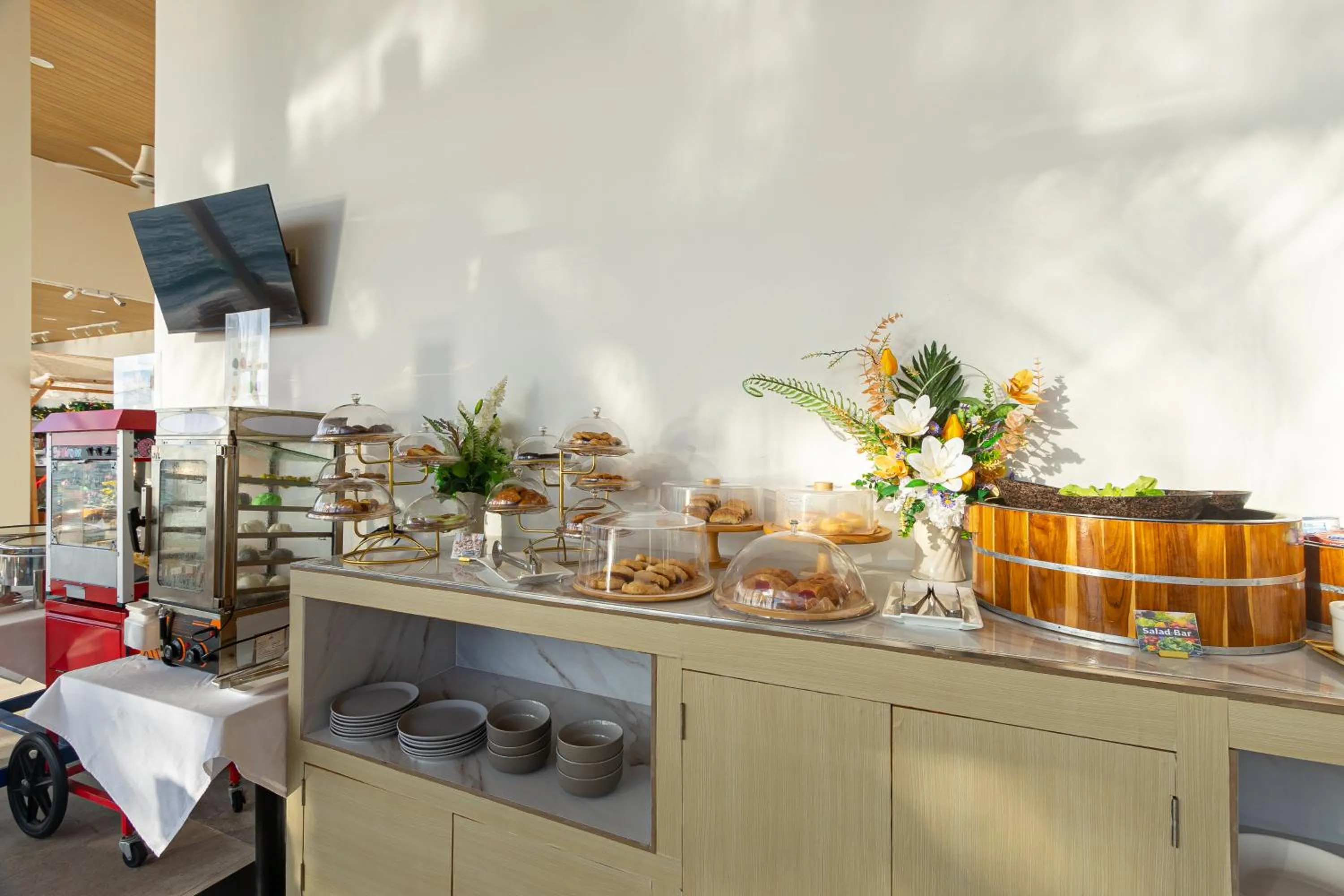 Restaurant/places to eat in Three Trees Samui Resort - Sarocha Villa