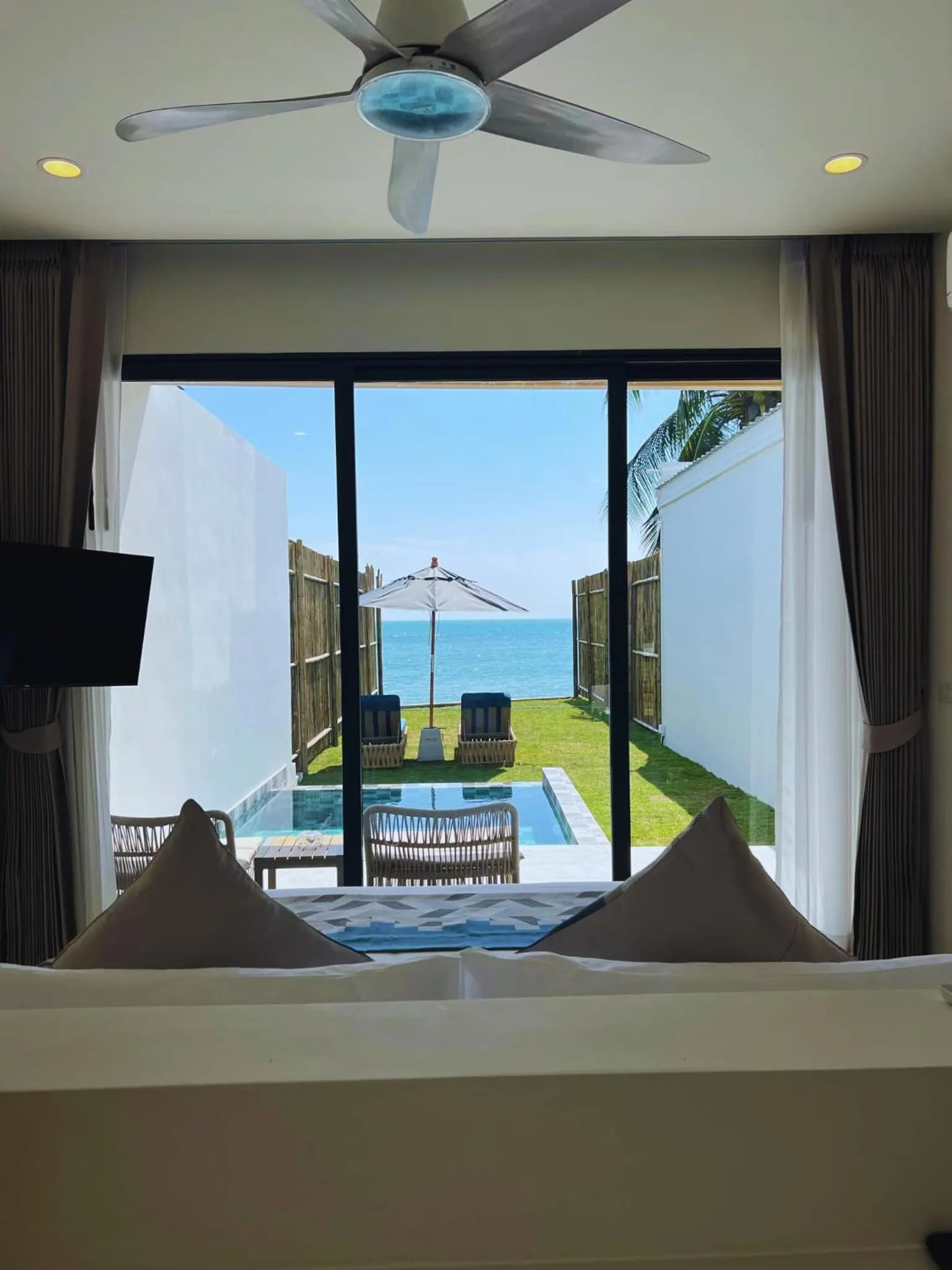 Property building, Bed in Three Trees Samui Resort - Sarocha Villa