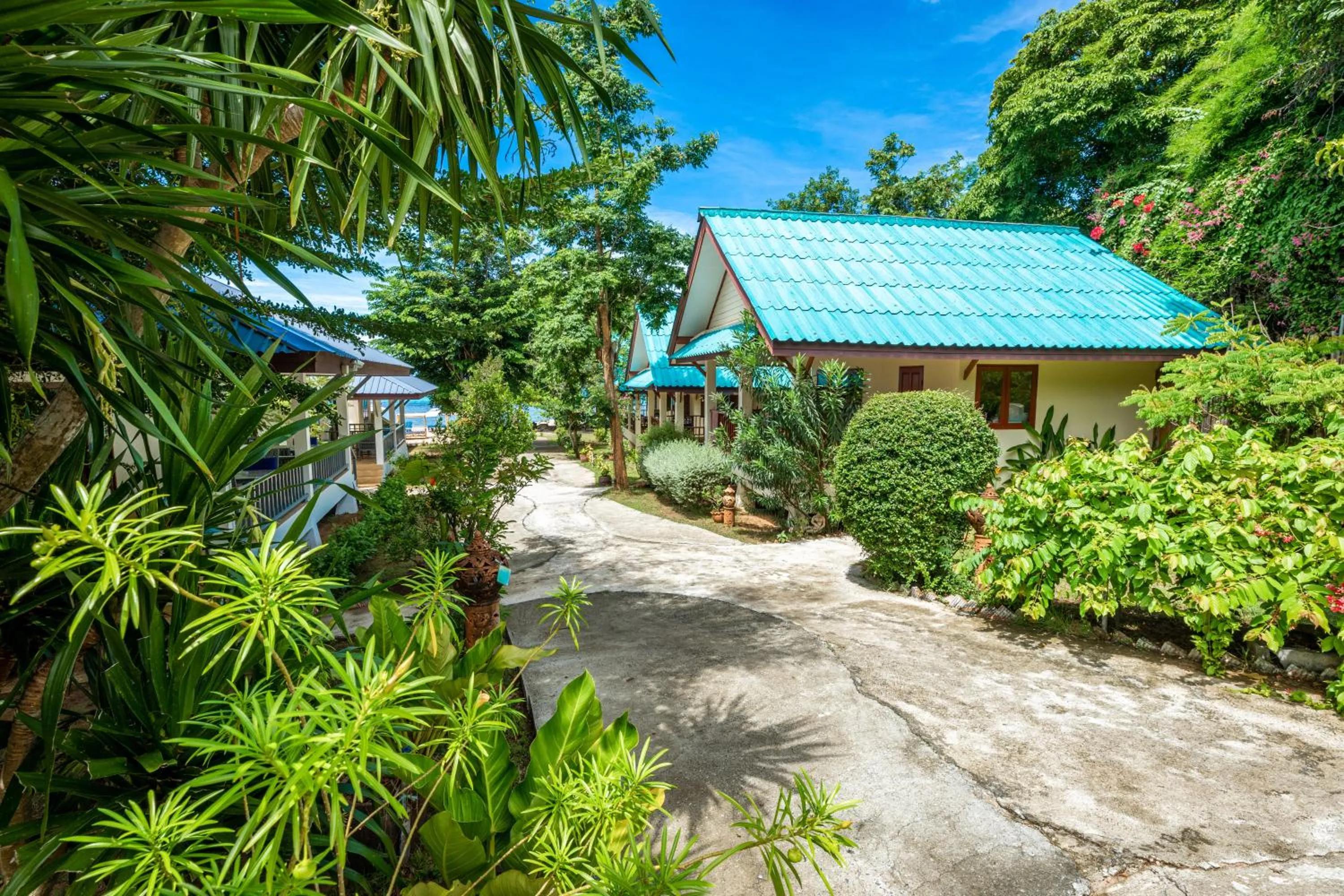 Property building in Three Trees Samui Resort - Sarocha Villa