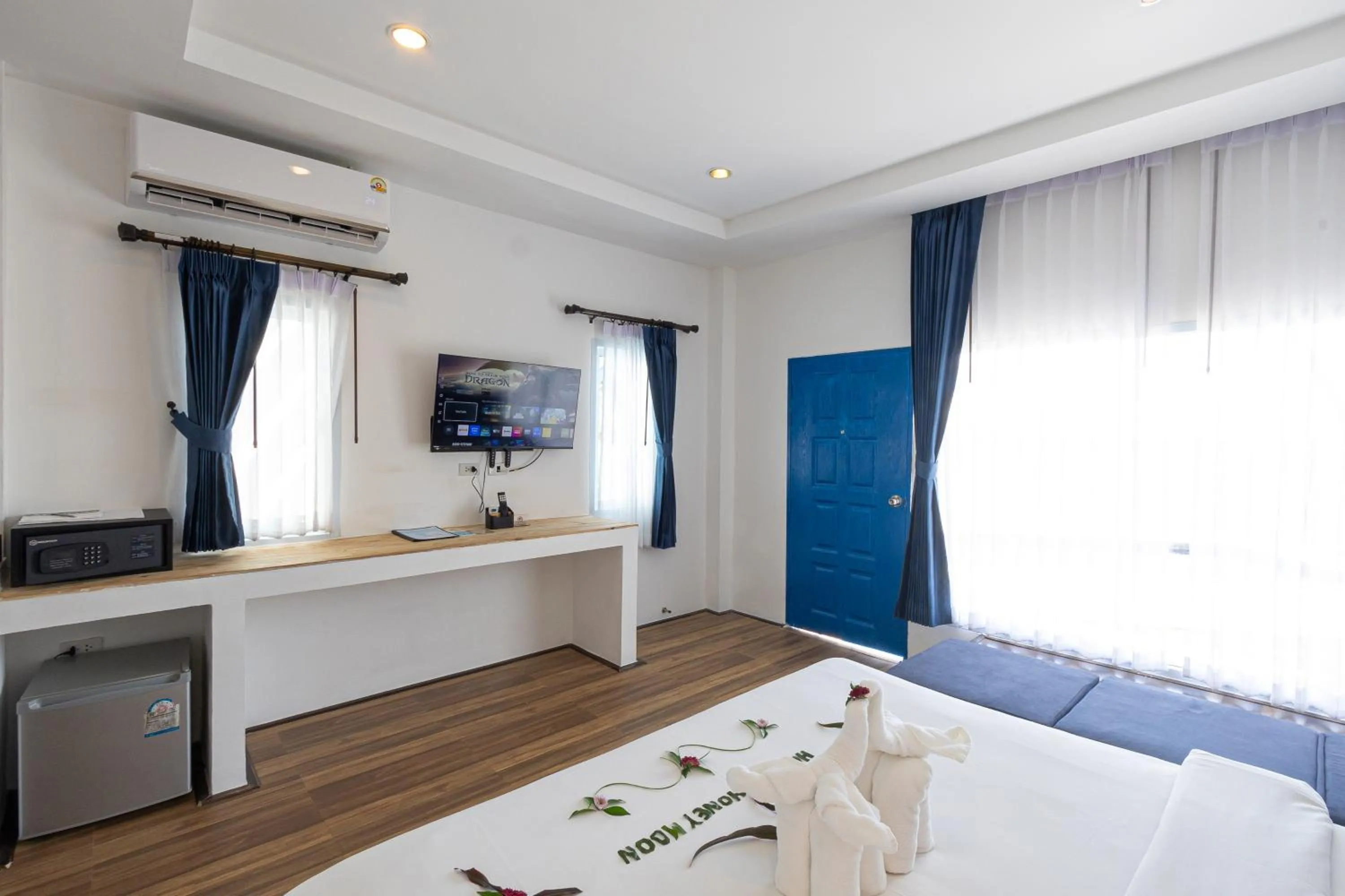 Bedroom, Bed in Three Trees Samui Resort - Sarocha Villa