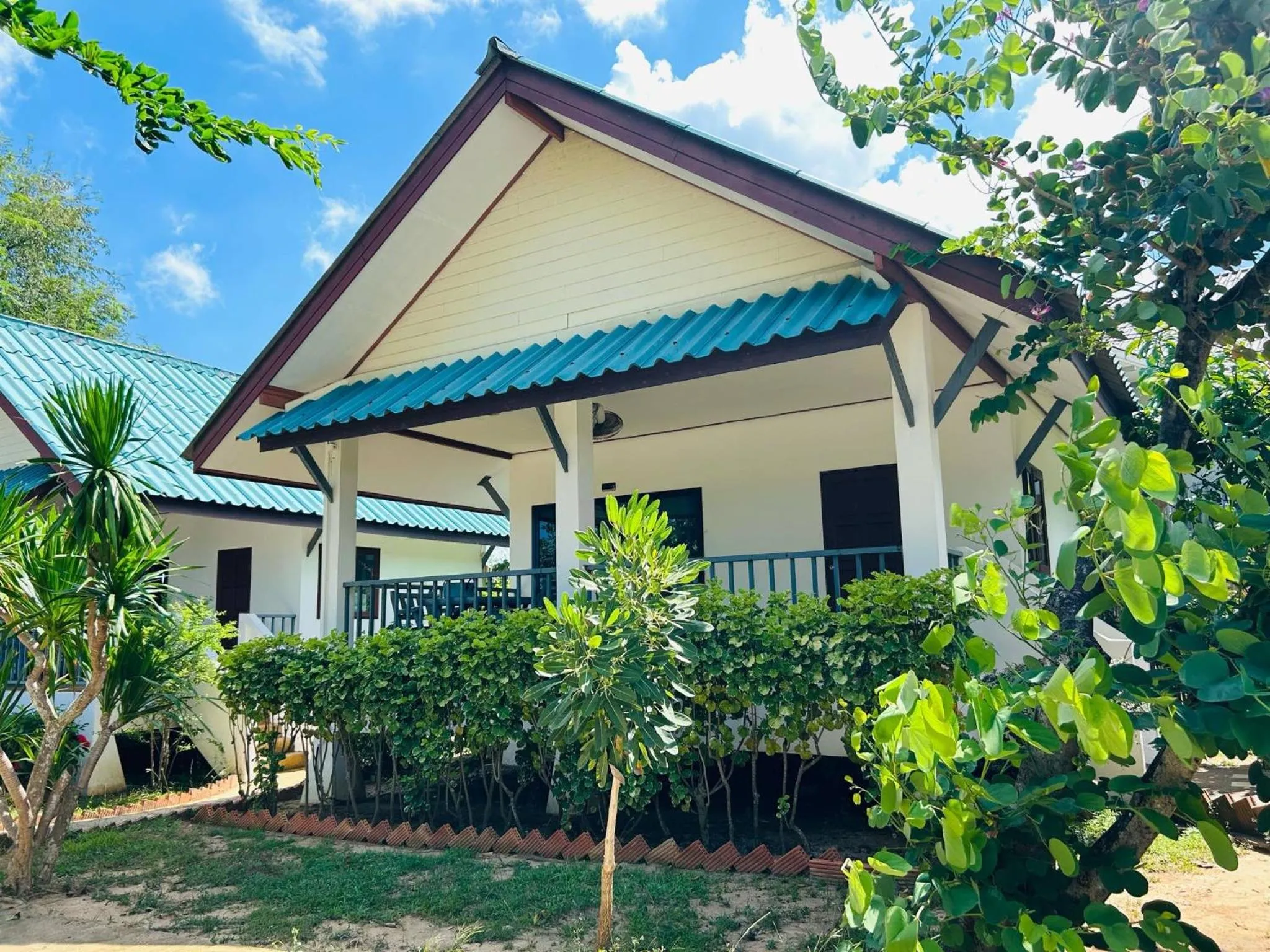 Garden view in Three Trees Samui Resort - Sarocha Villa