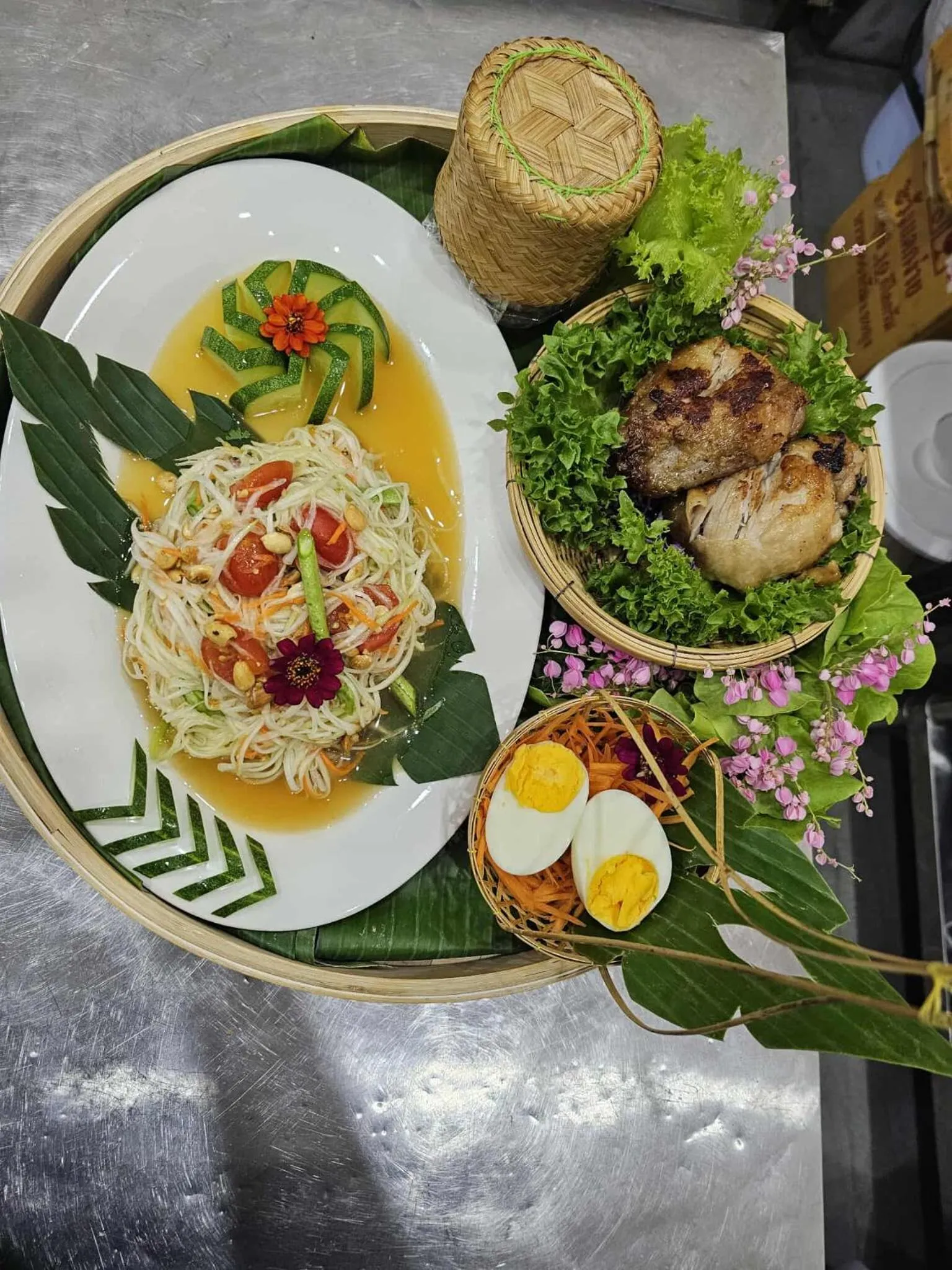 Restaurant/places to eat in Three Trees Samui Resort - Sarocha Villa