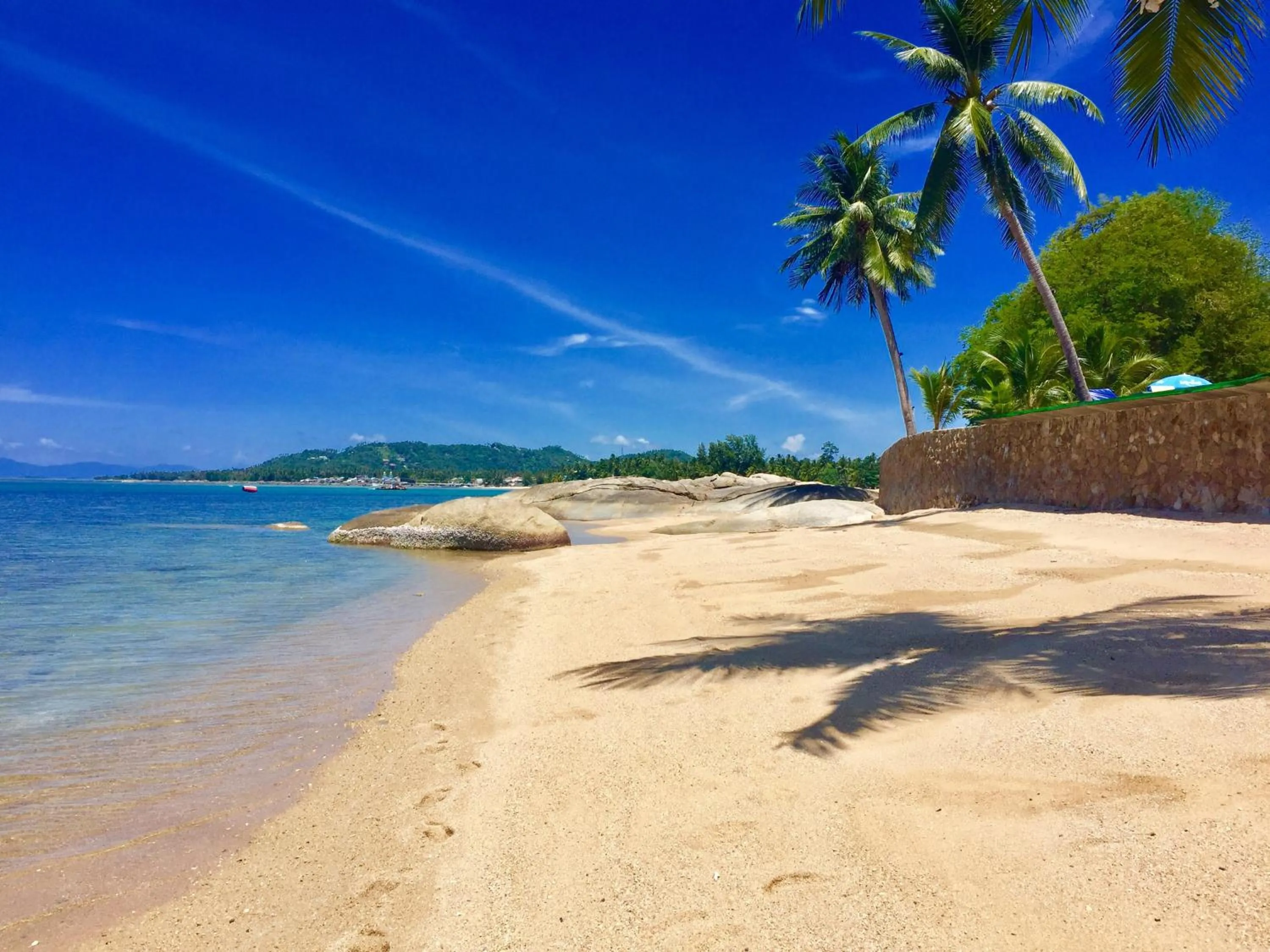 Beach in Three Trees Samui Resort - Sarocha Villa