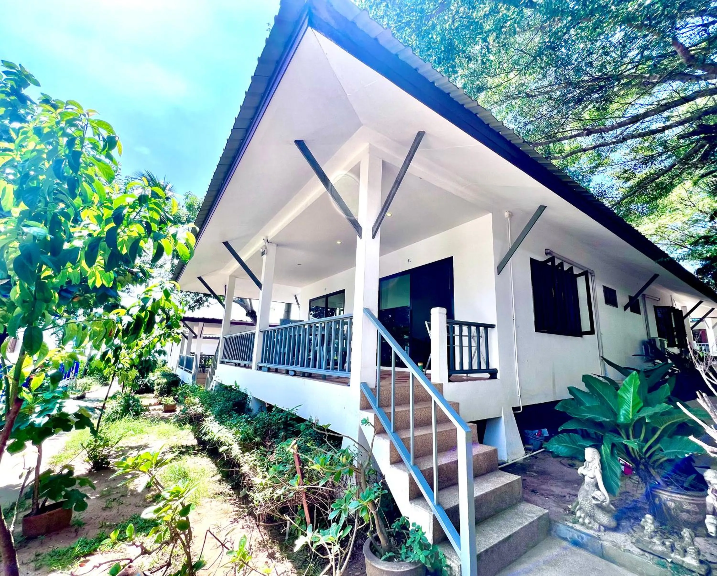 Balcony/Terrace in Three Trees Samui Resort - Sarocha Villa