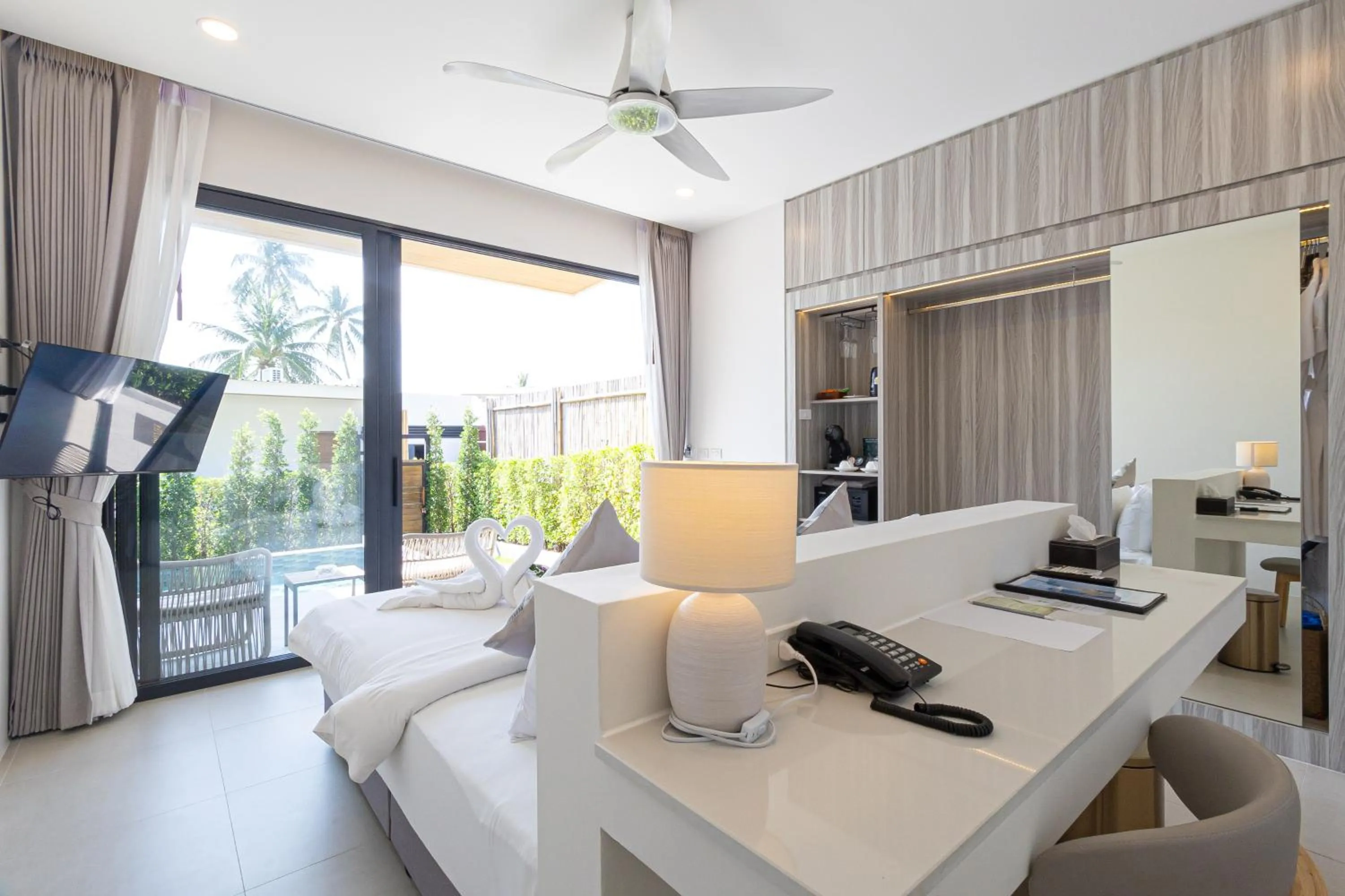 Bedroom, Bed in Three Trees Samui Resort - Sarocha Villa