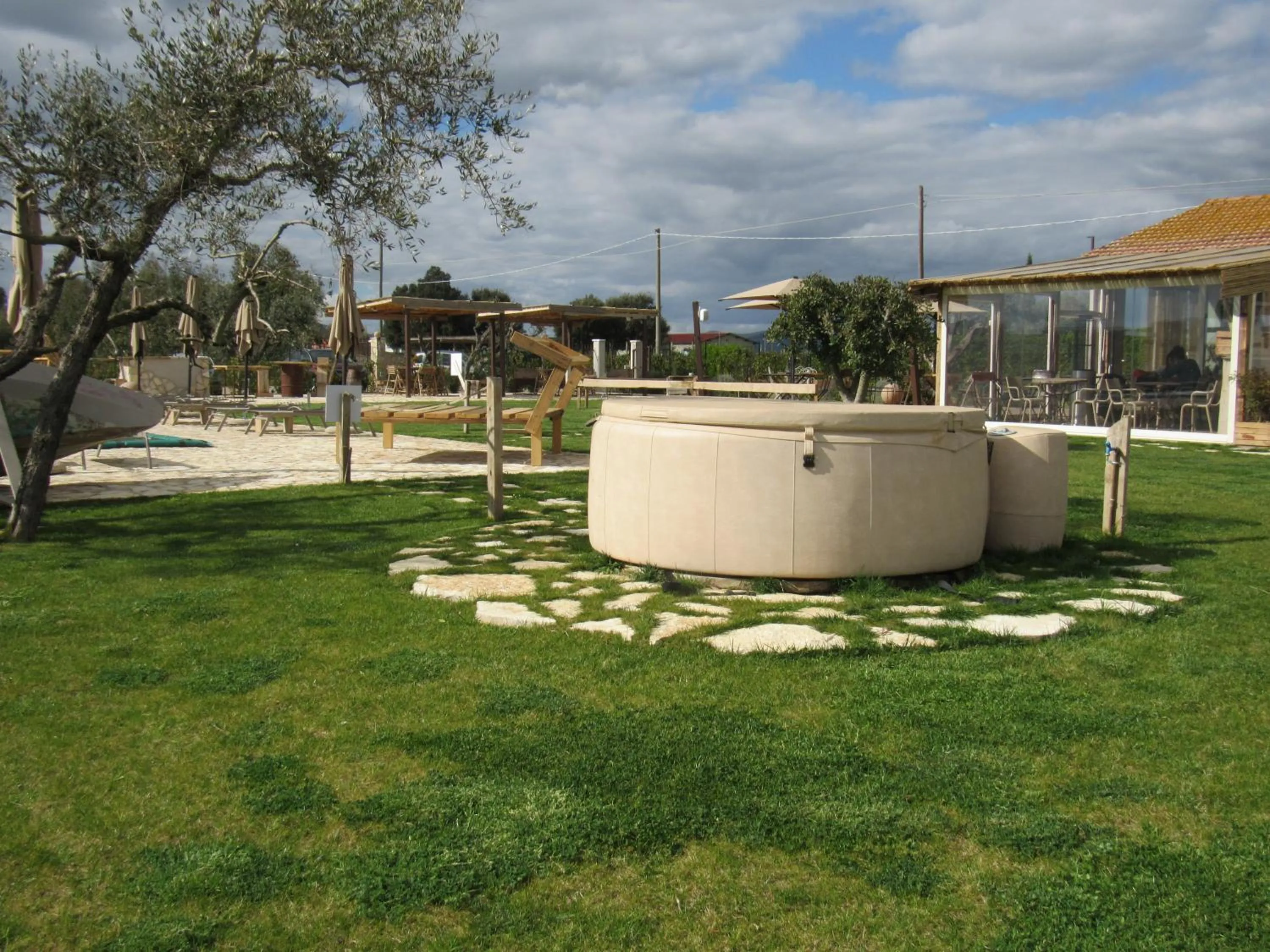 Hot Tub in Agriturismo Sweet Cottage