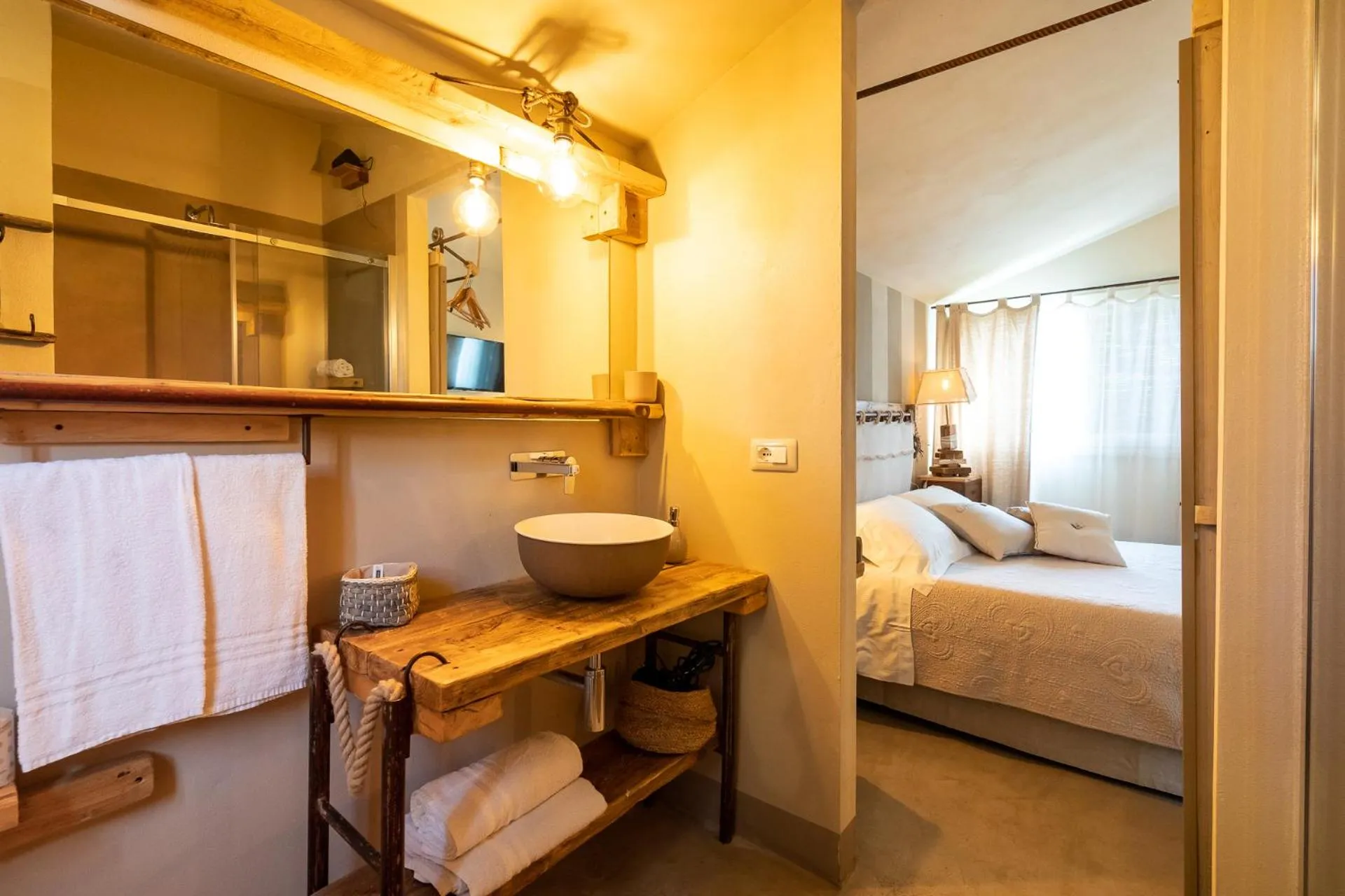 Bathroom, Bed in Agriturismo Sweet Cottage