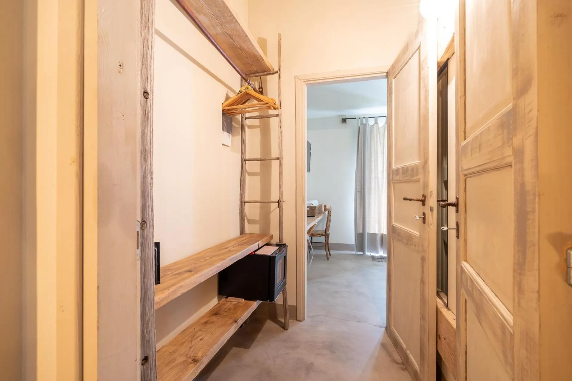 wardrobe in Agriturismo Sweet Cottage