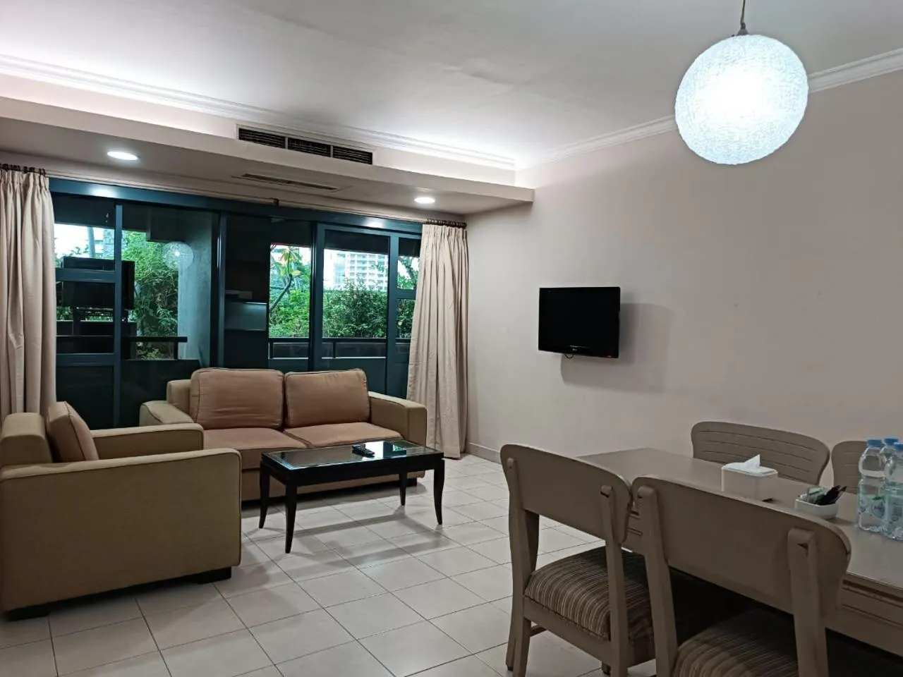 Grand Tropic Suites Hotel