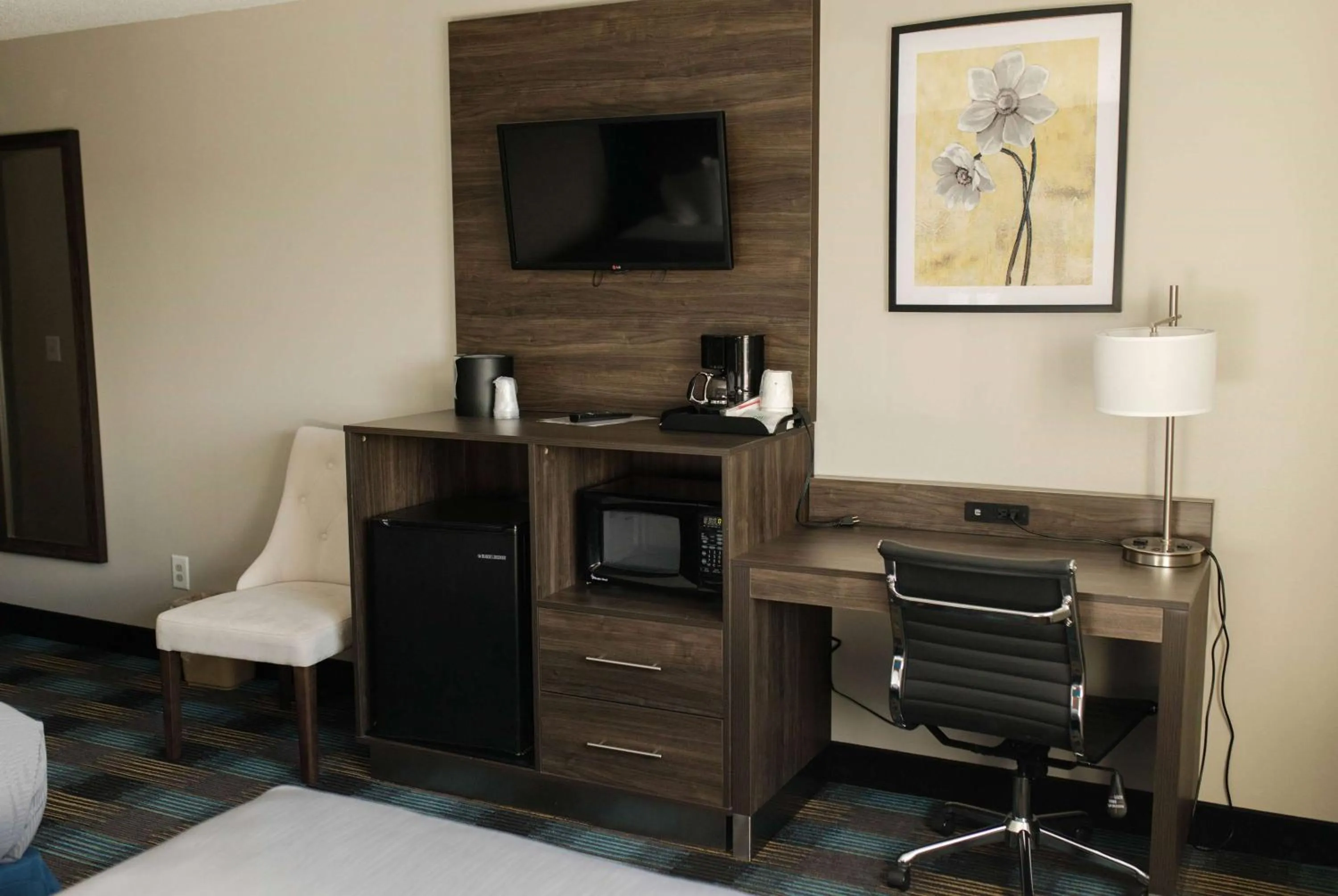 Photo of the whole room in Travelodge by Wyndham Escanaba