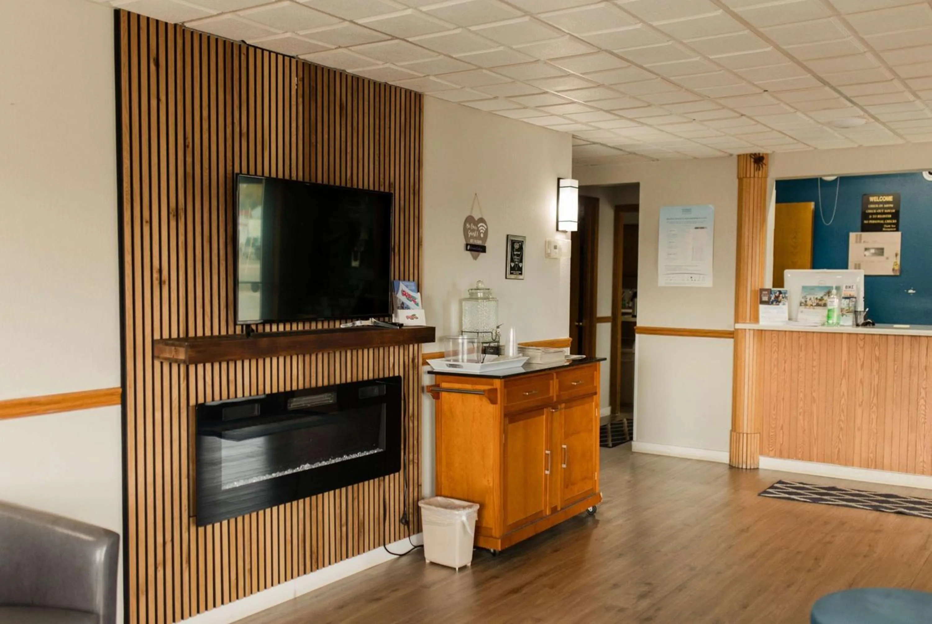 Lobby or reception in Travelodge by Wyndham Escanaba