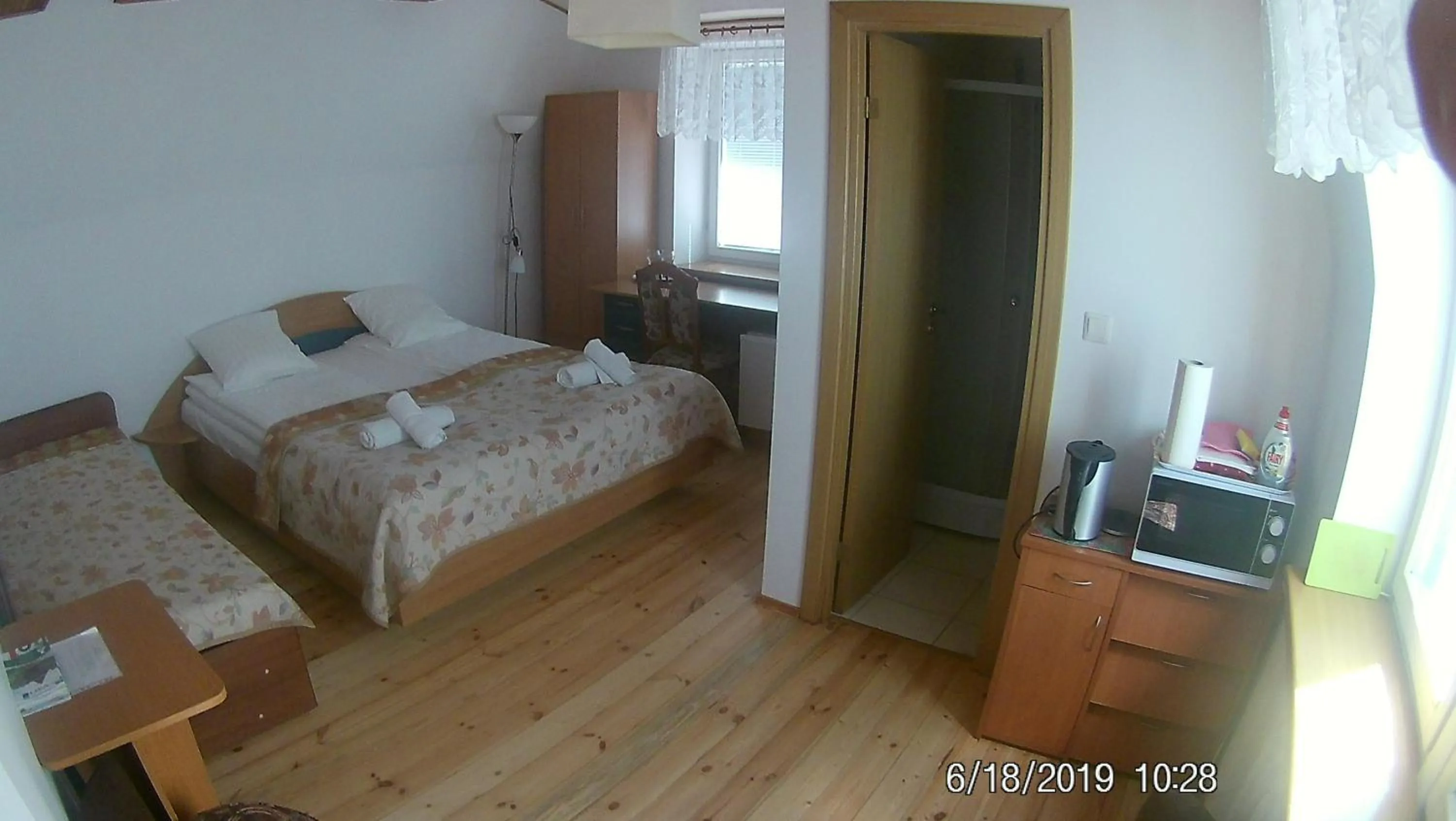 Photo of the whole room, Bed in Family