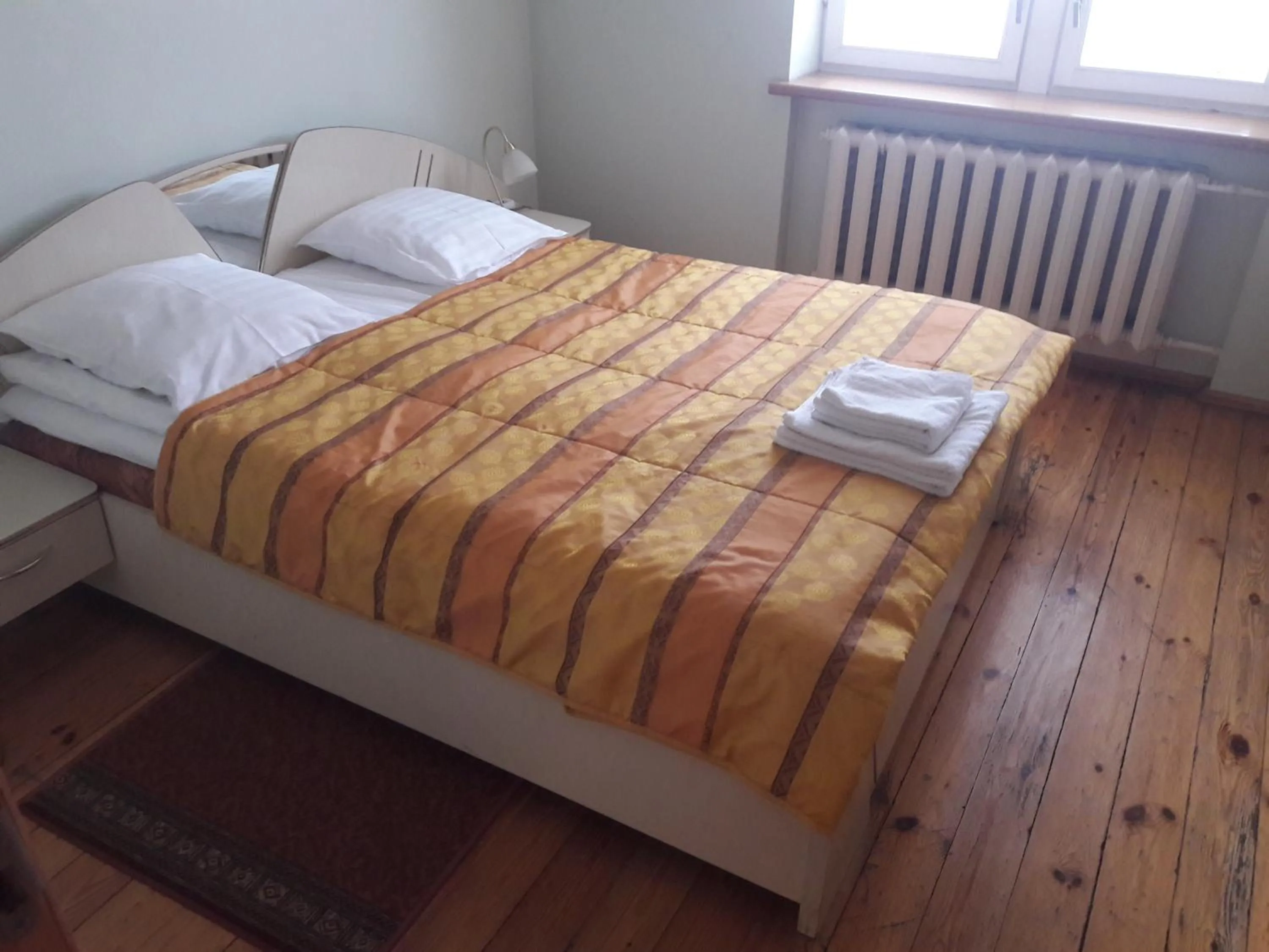 Photo of the whole room, Bed in Family