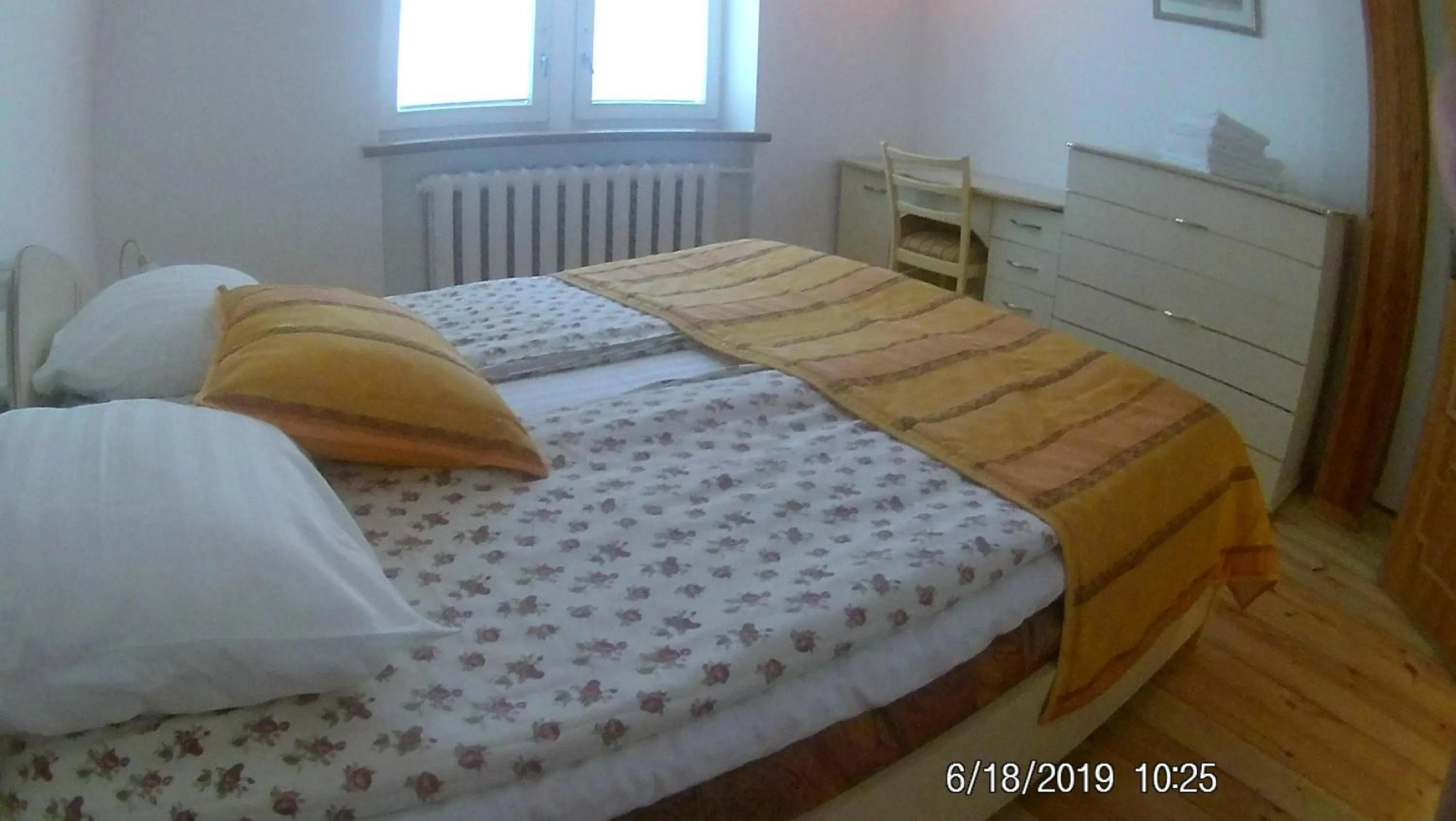 Photo of the whole room, Bed in Family