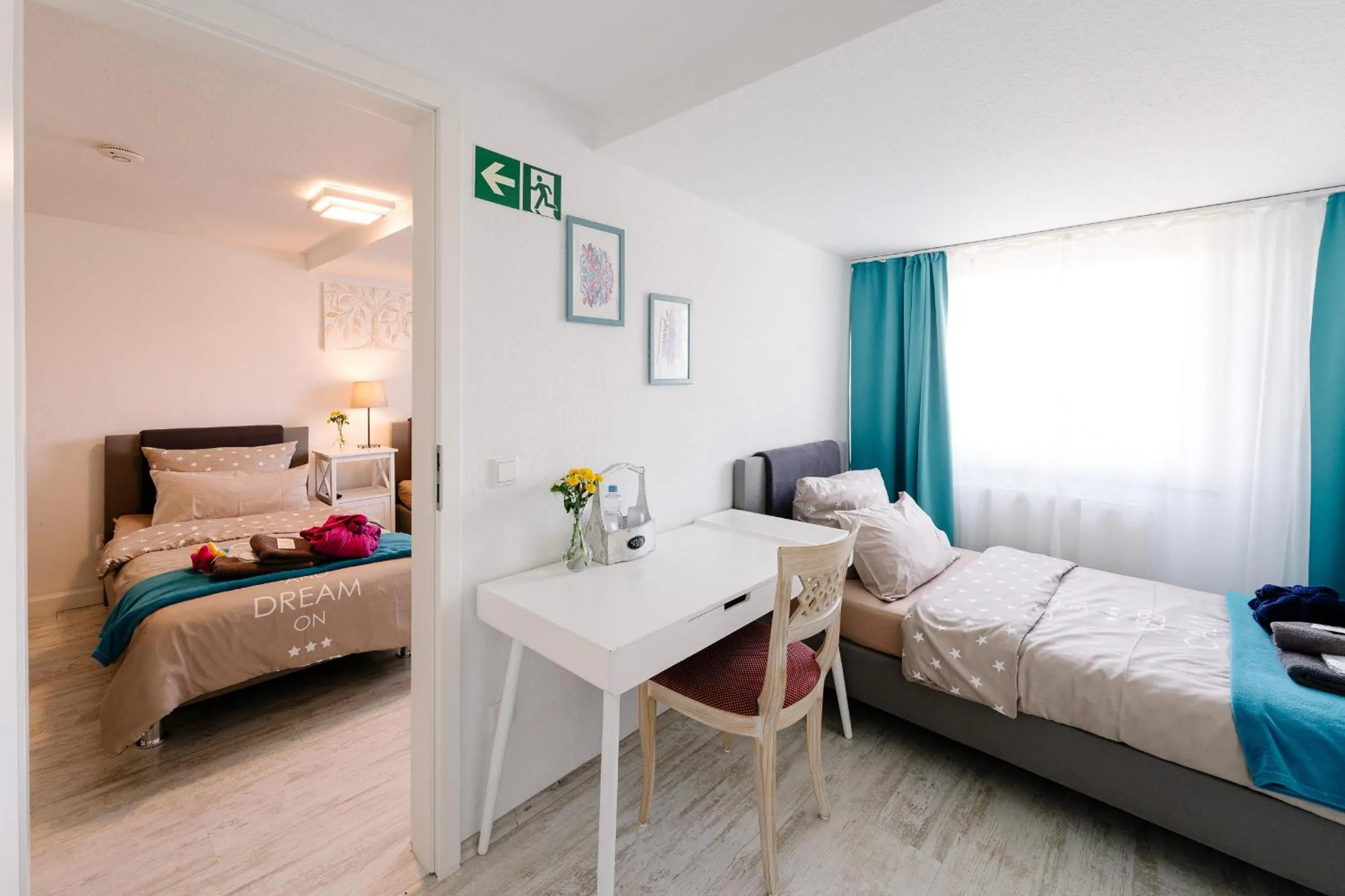 cot, Bed in GästeHaus am Flughafen Düsseldorf