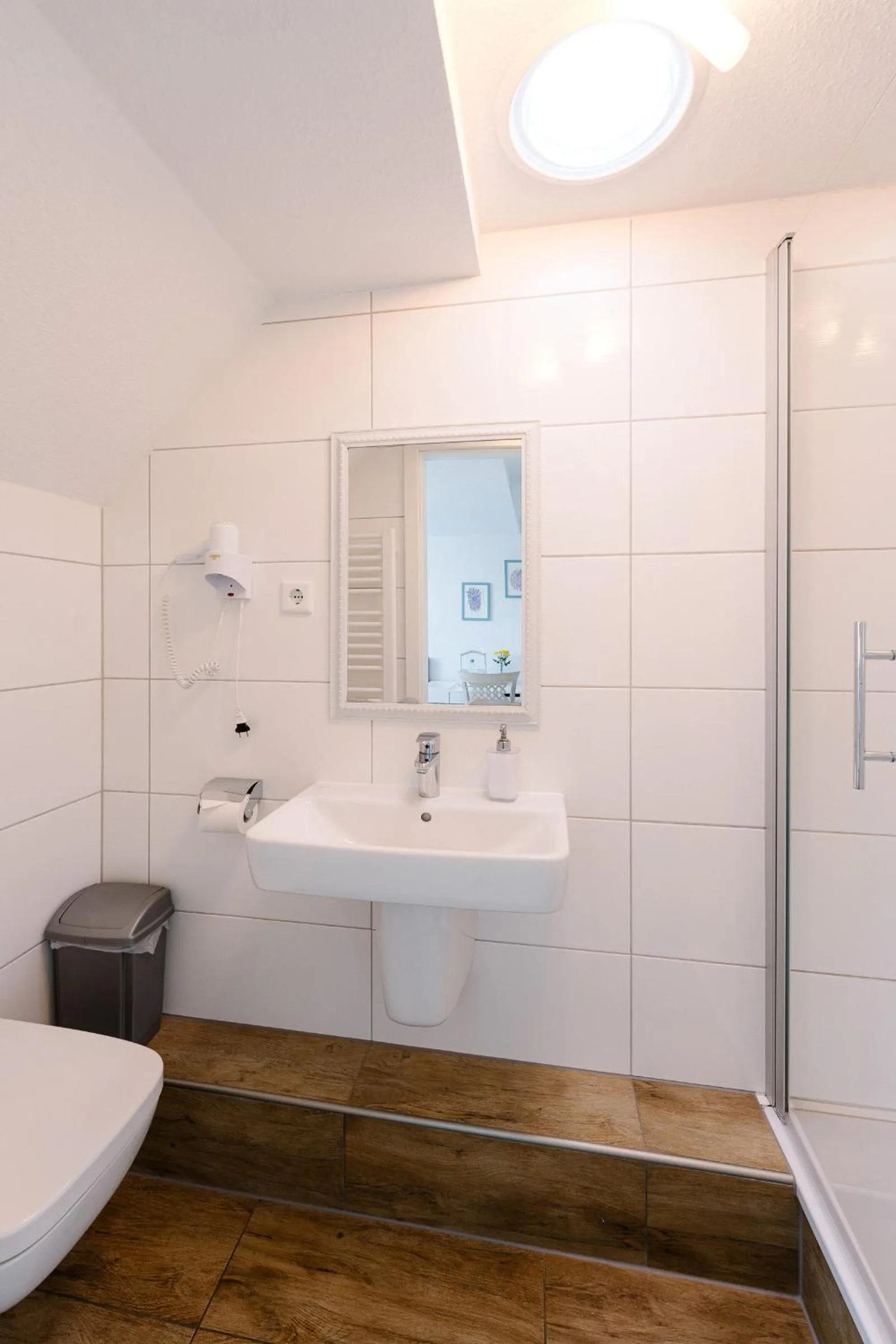 Shower in GästeHaus am Flughafen Düsseldorf