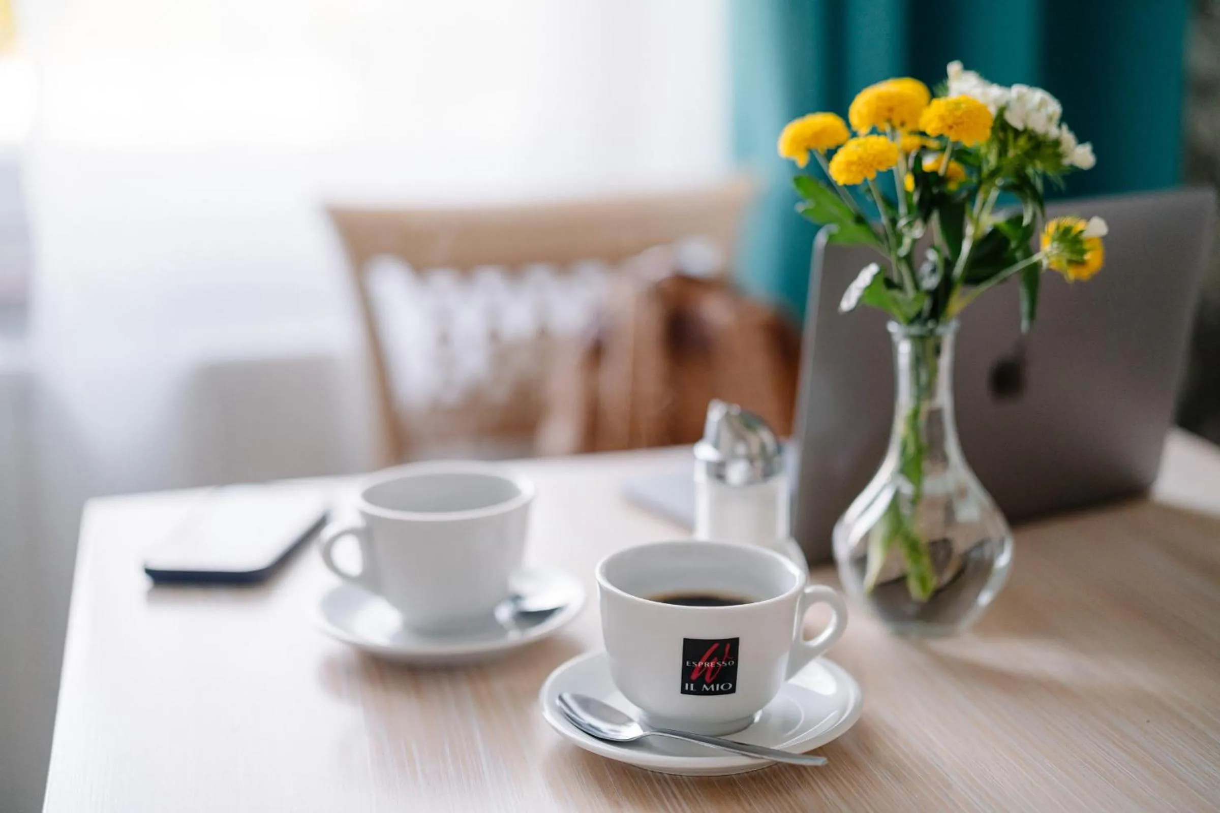 Communal lounge/ TV room in GästeHaus am Flughafen Düsseldorf