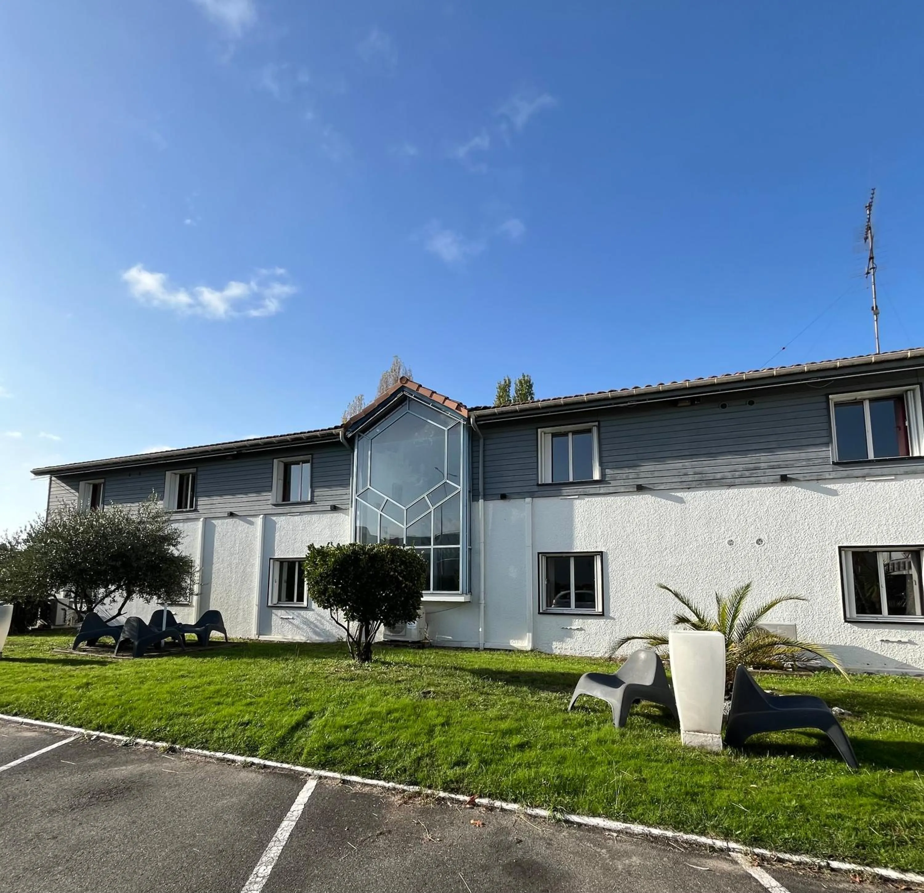 Property building in FastHôtel Mont de Marsan - Un Hôtel FH Collection