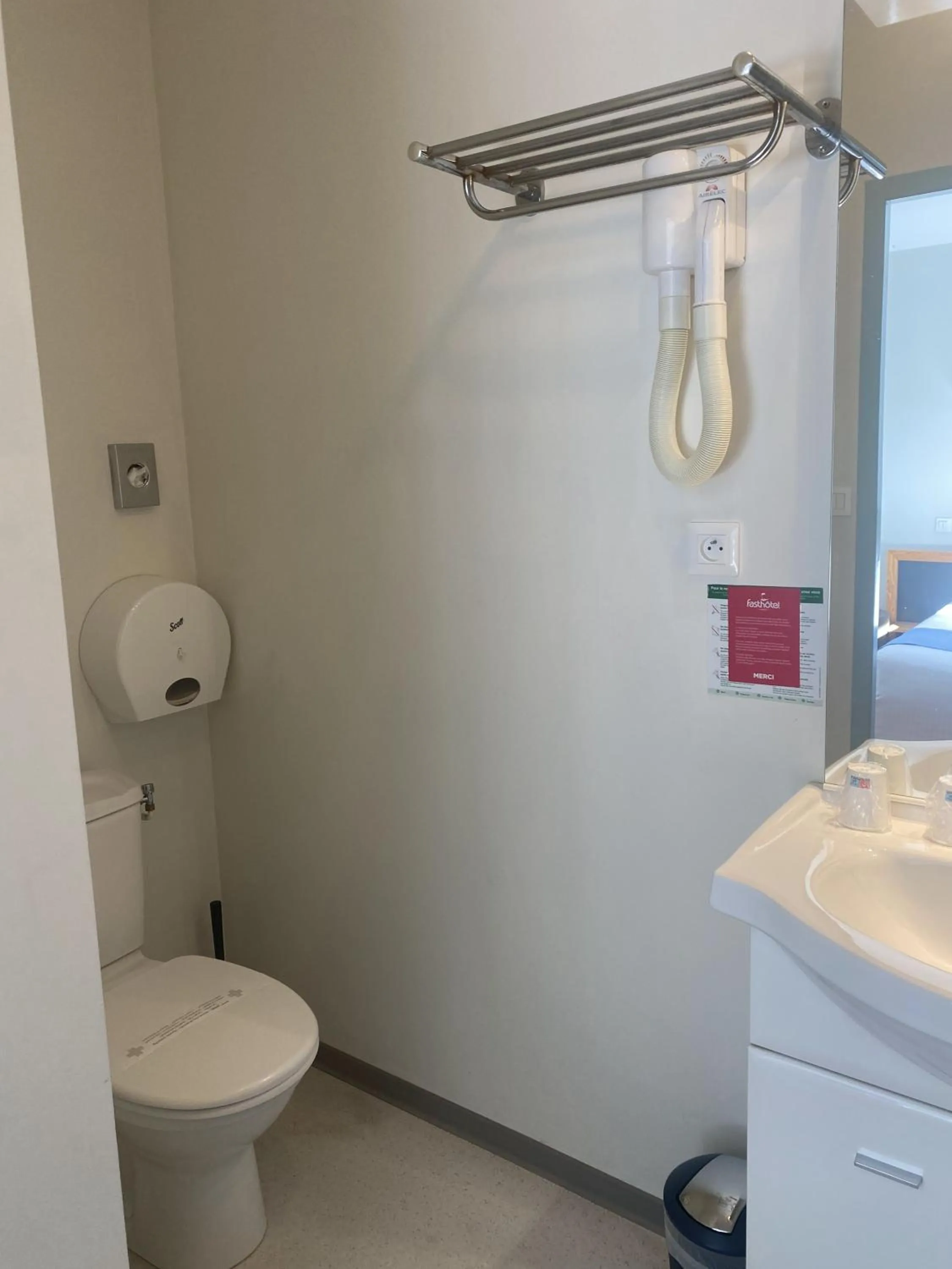 Toilet in FastHôtel Mont de Marsan - Un Hôtel FH Collection
