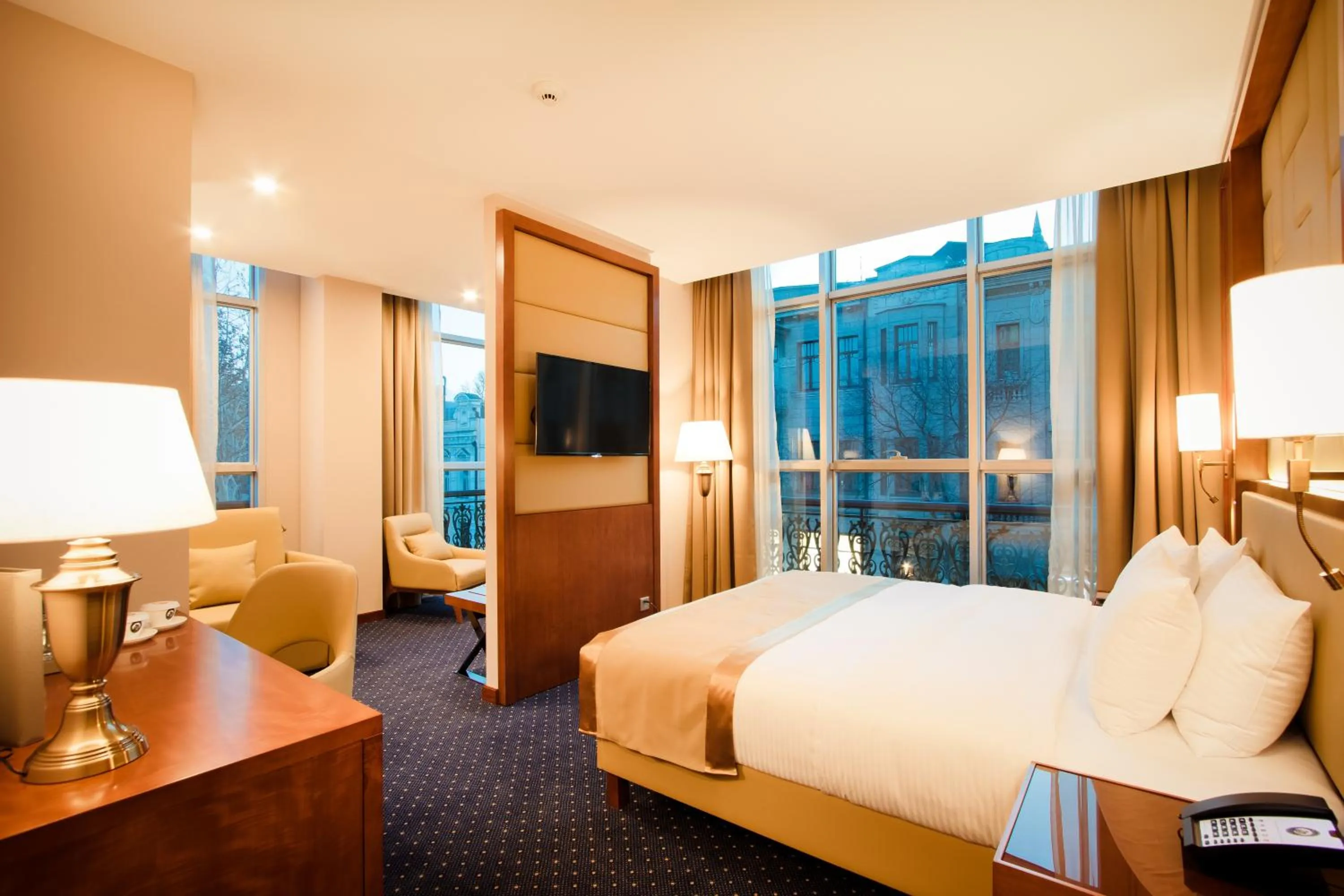 Photo of the whole room, Bed in New Tiflis Hotel