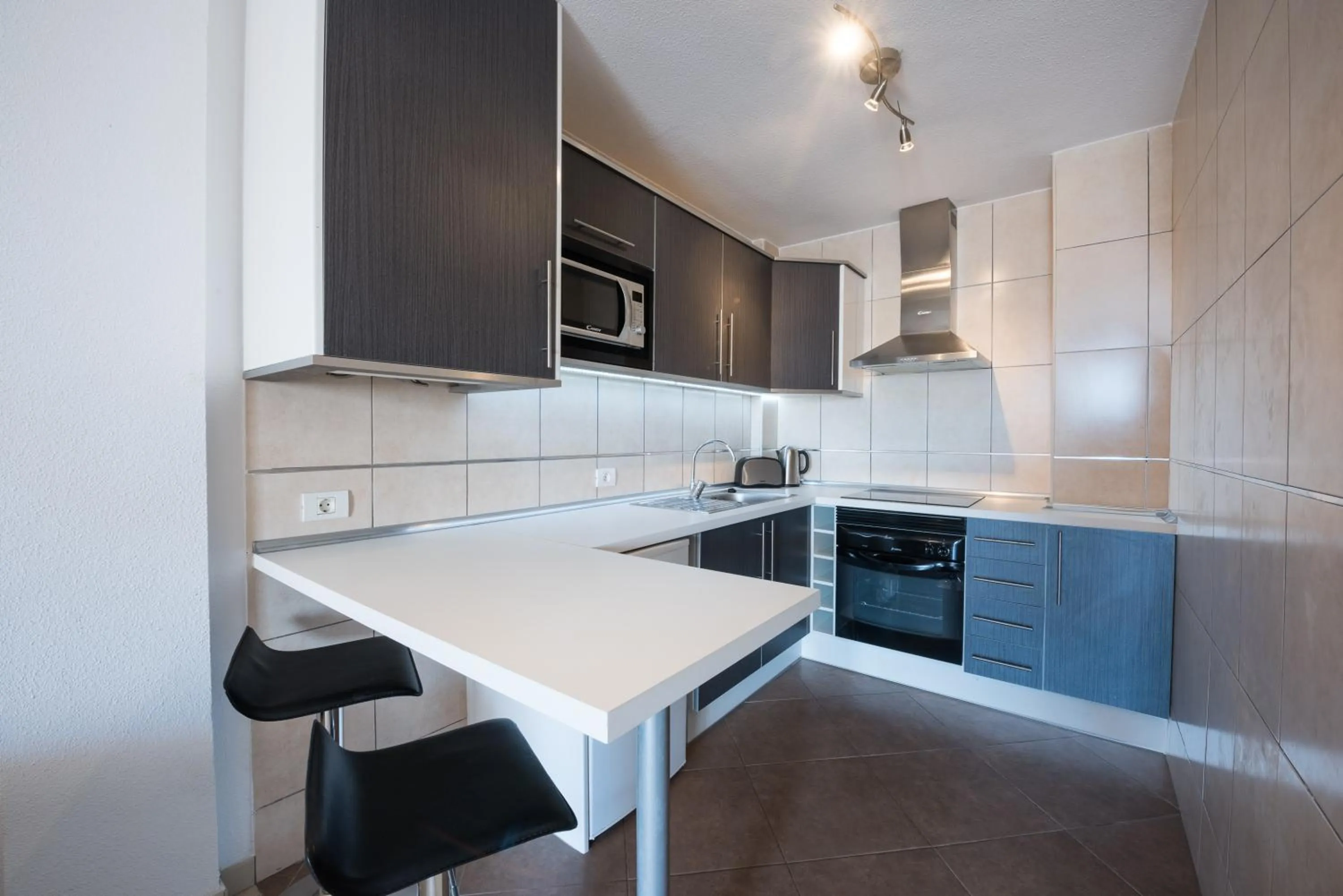 Kitchen or kitchenette in Paloma Beach Apartments