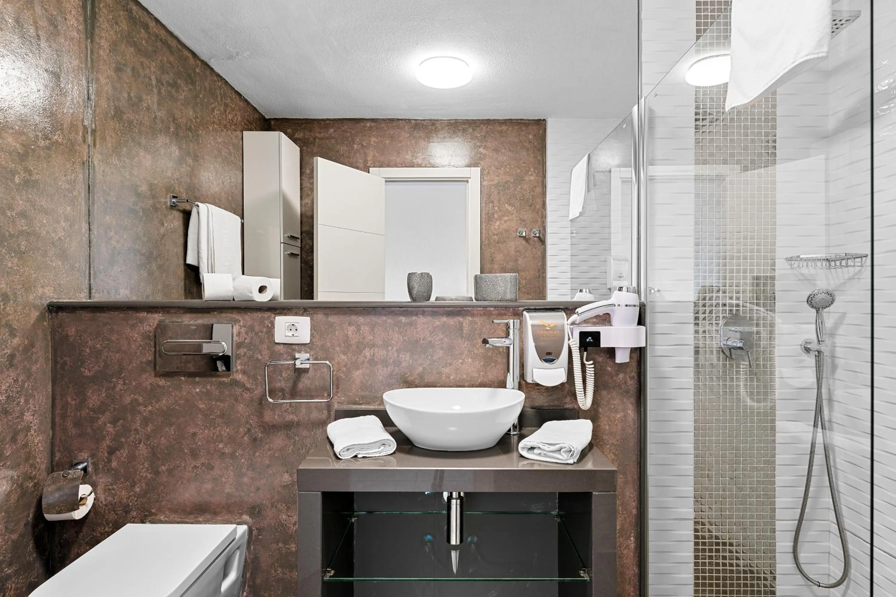 Shower in Paloma Beach Apartments