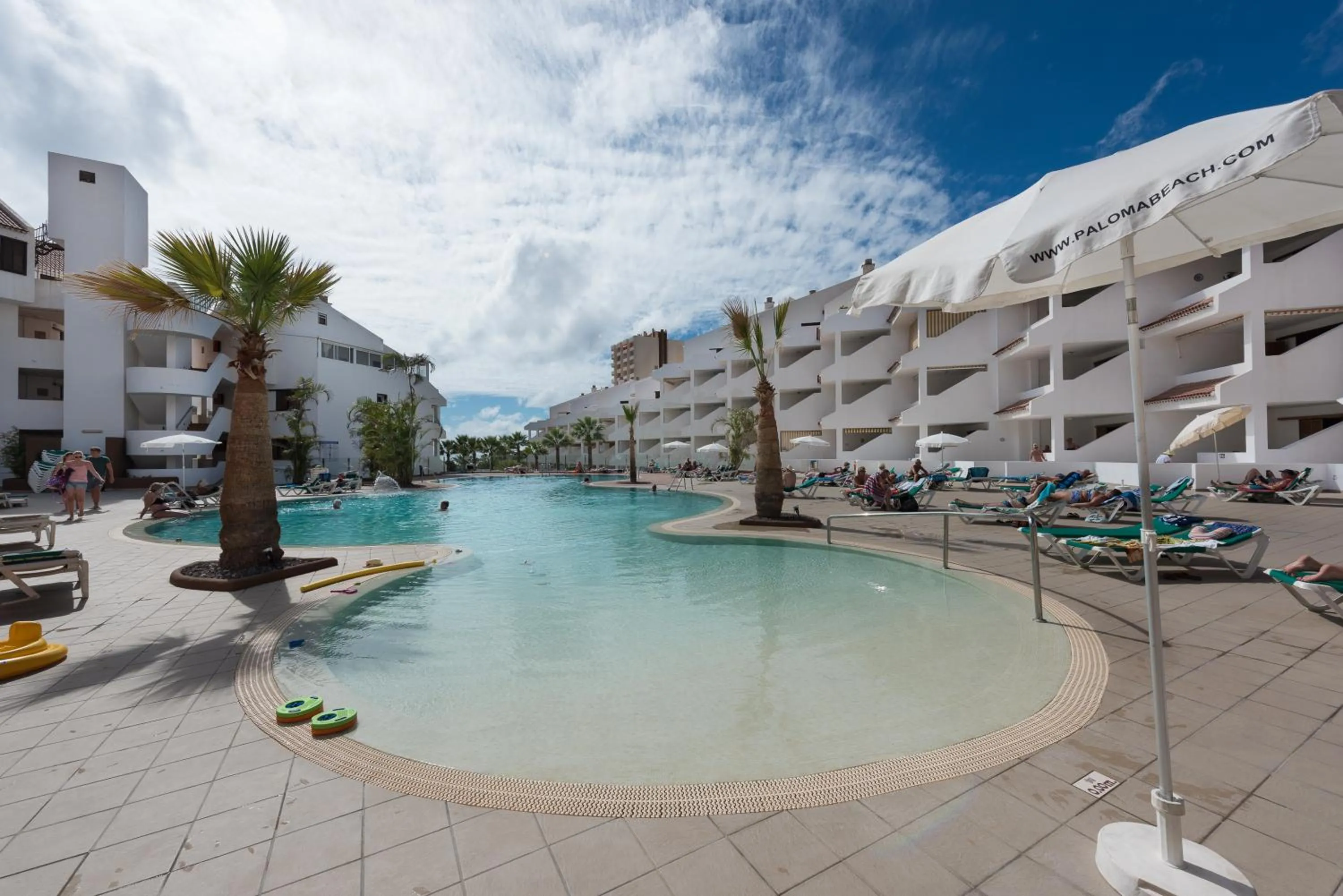 Swimming pool in Paloma Beach Apartments