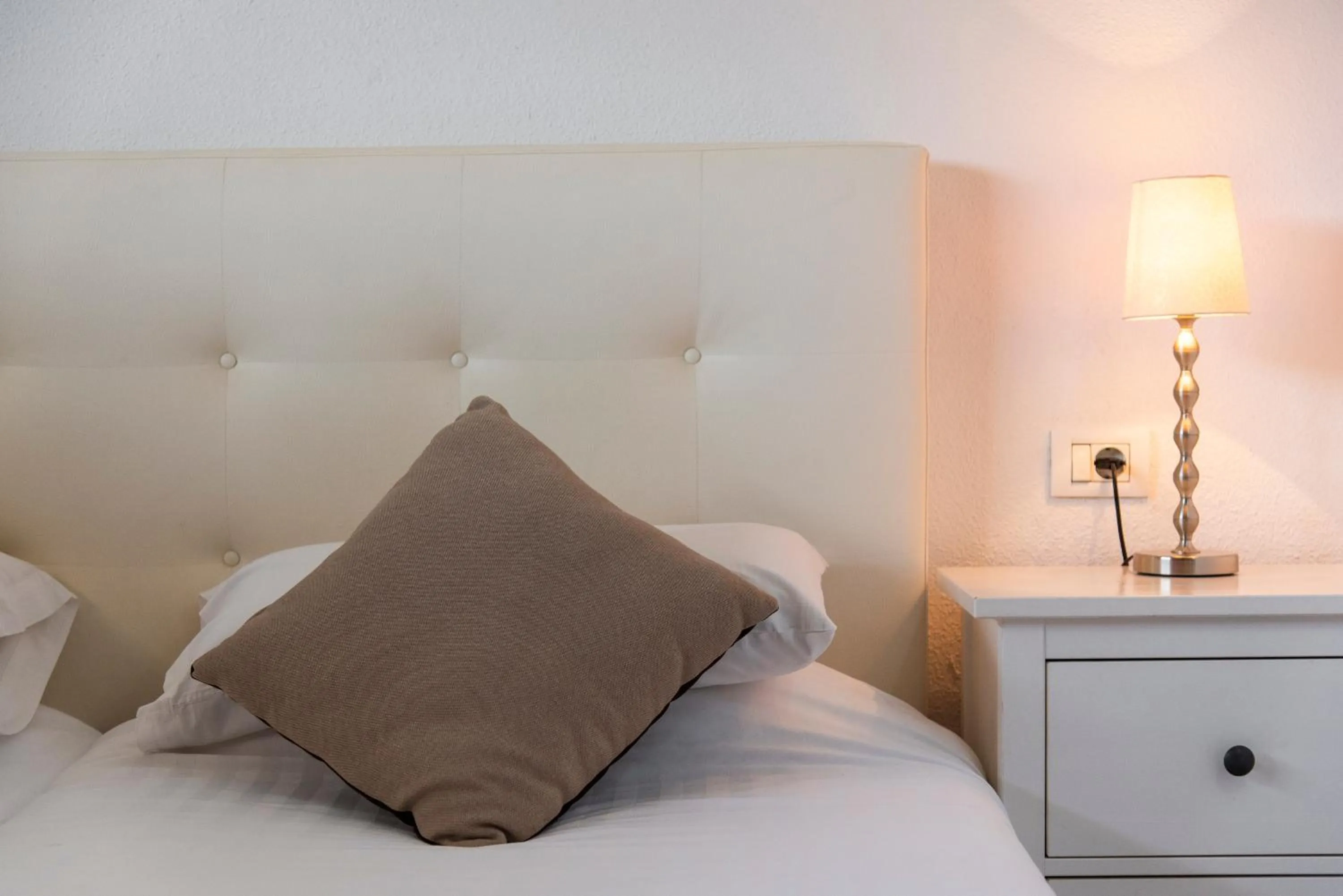 Bedroom, Bed in Paloma Beach Apartments