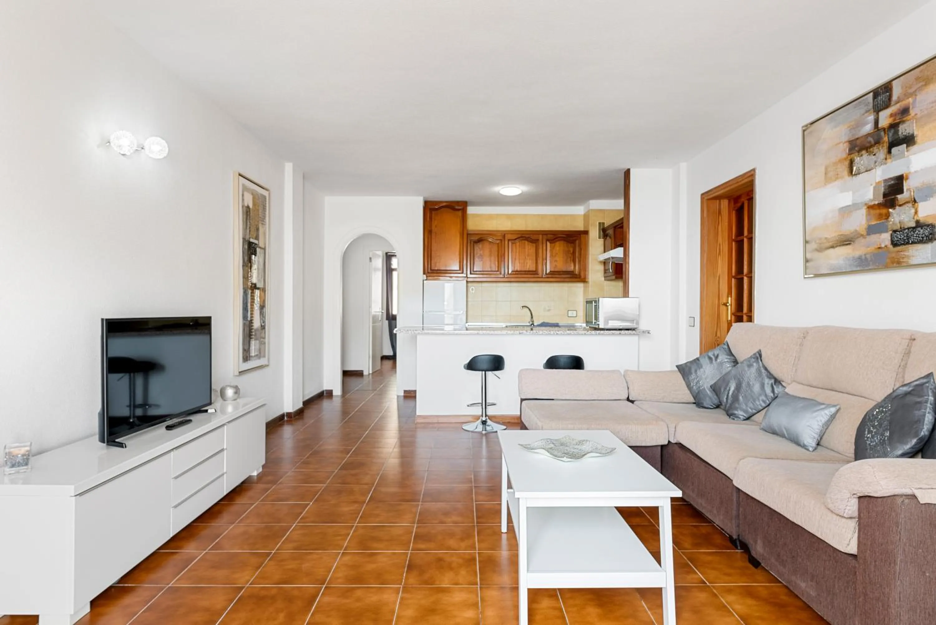 Kitchen or kitchenette, Bed in Paloma Beach Apartments