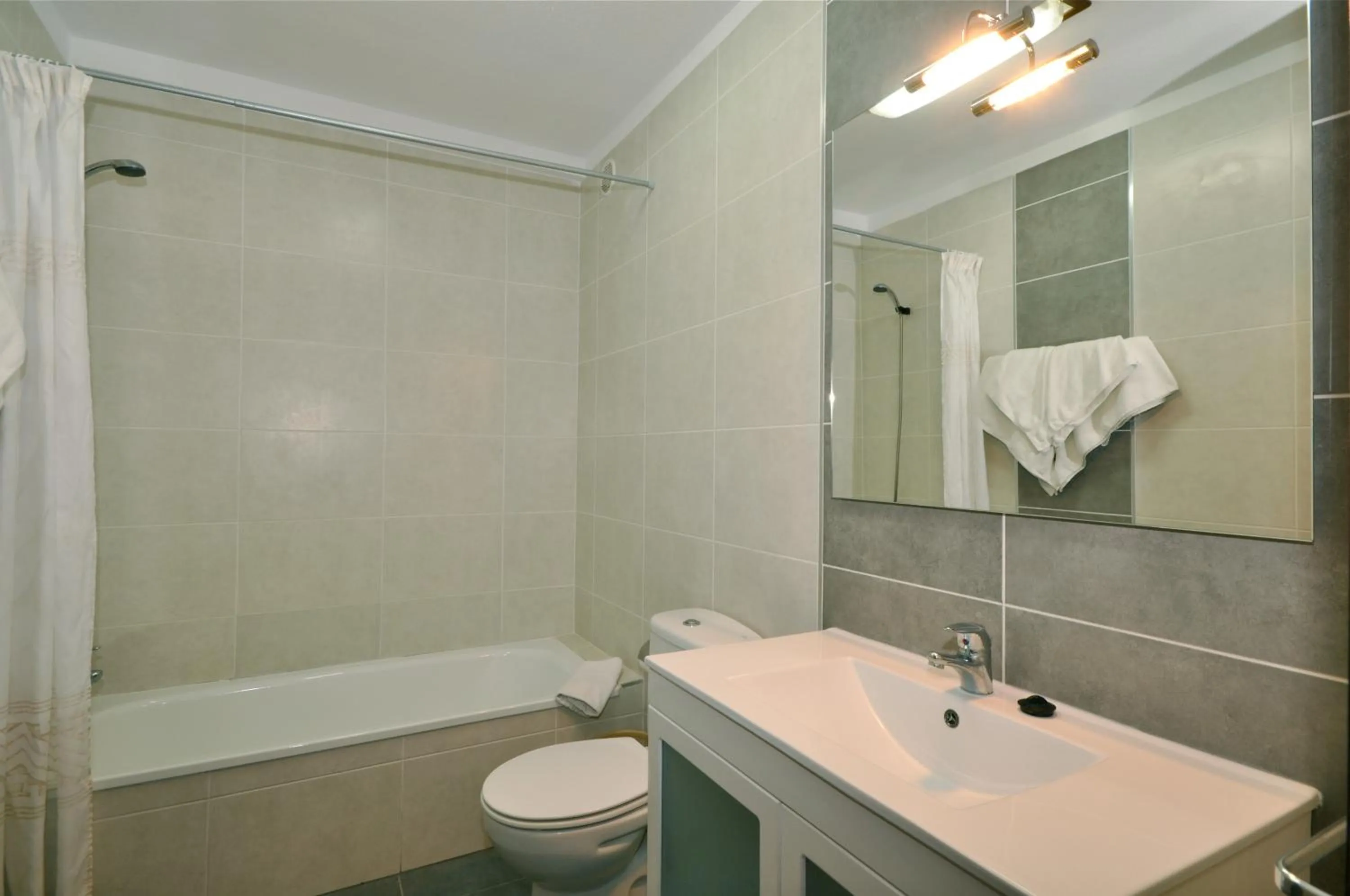 Bathroom in Paloma Beach Apartments