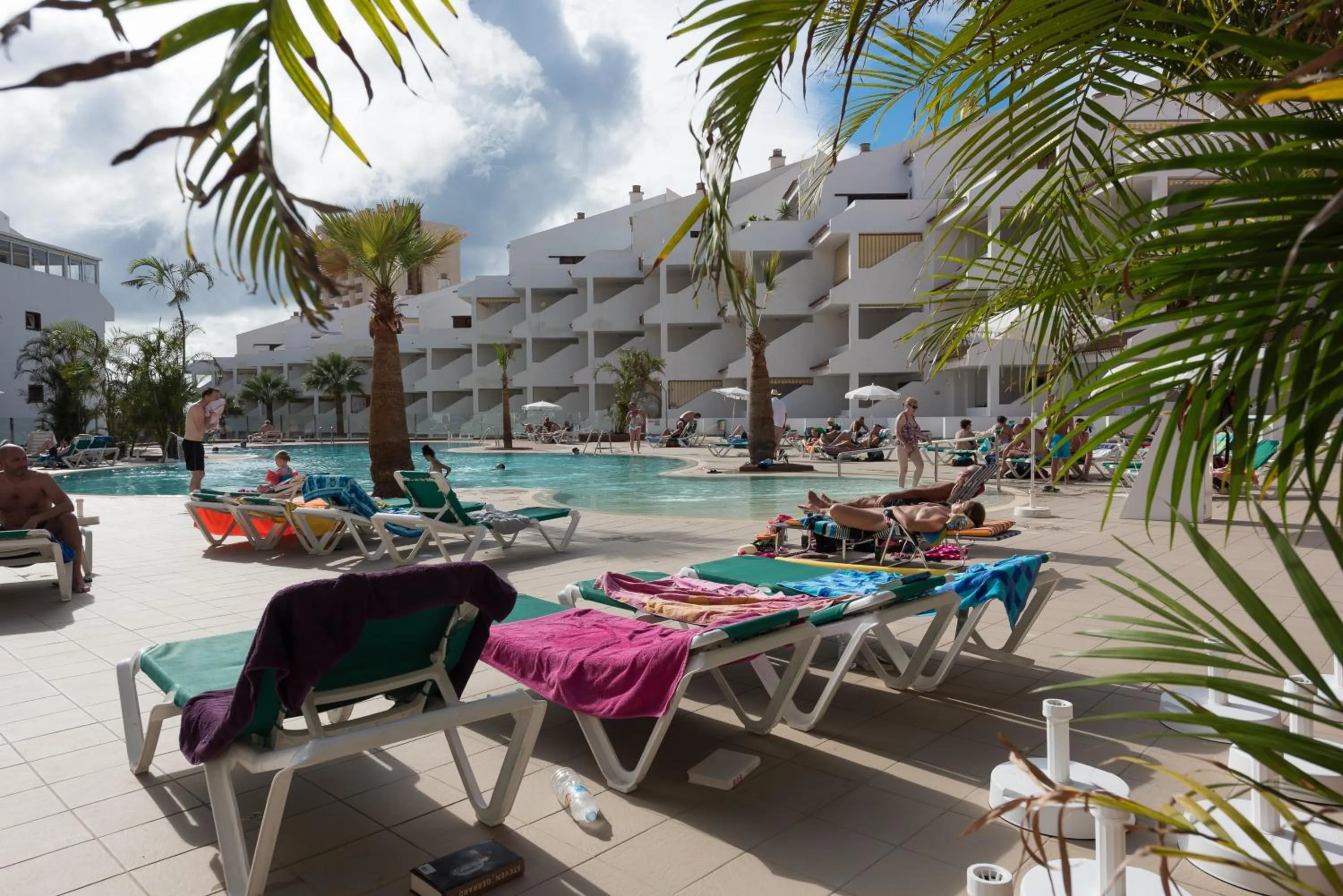 Swimming pool in Paloma Beach Apartments