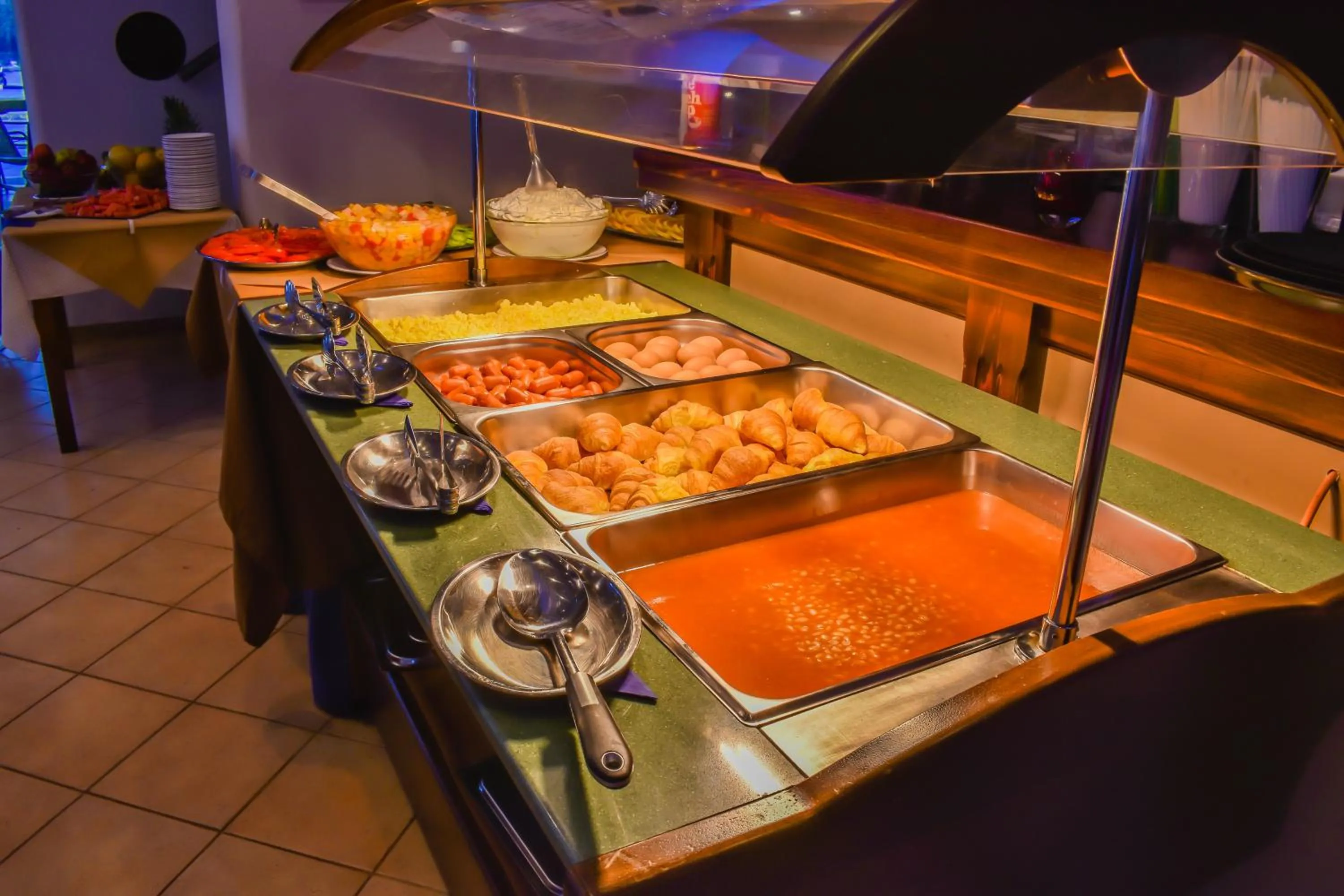 Buffet breakfast in Govino Bay