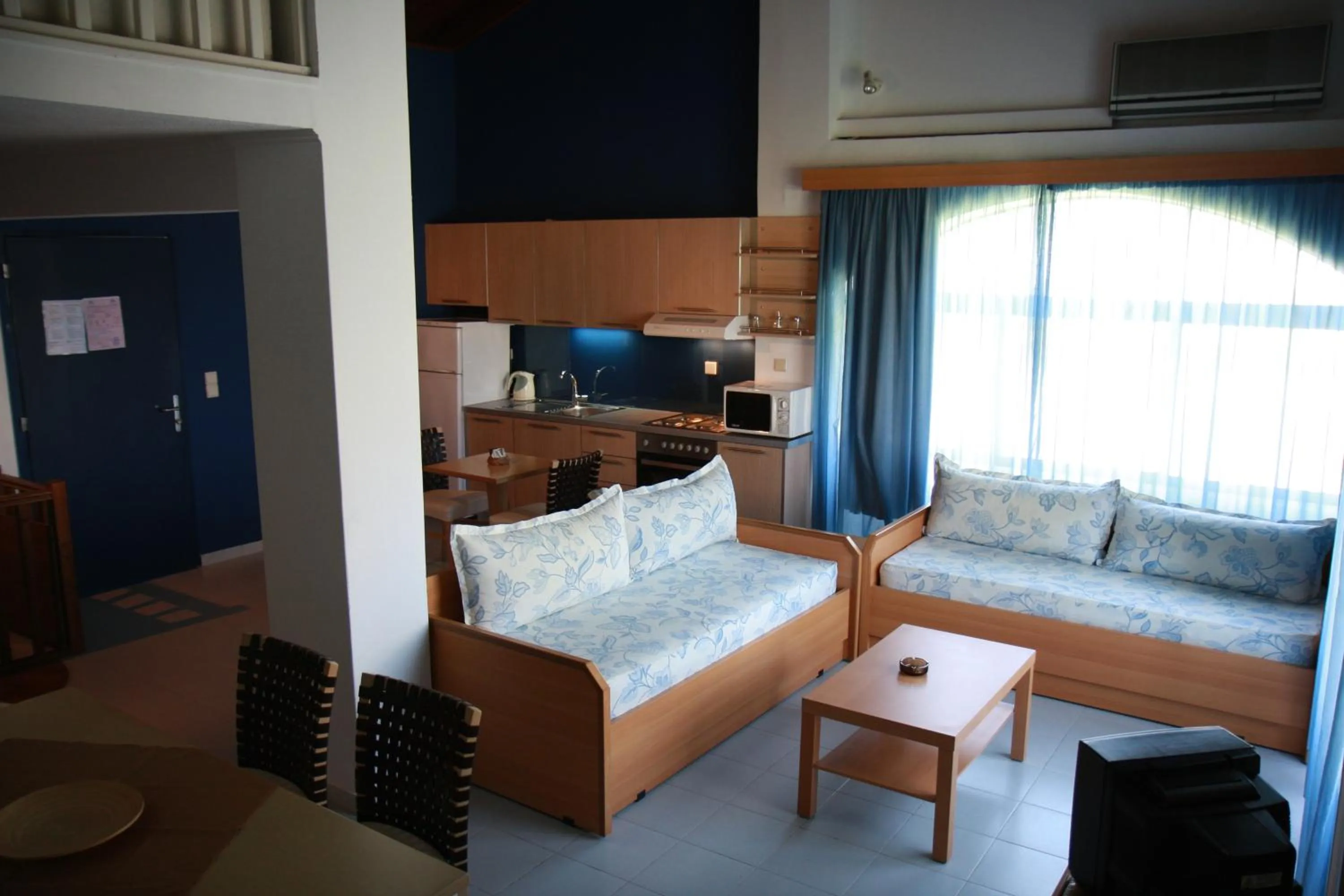 Living room, Bed in Govino Bay