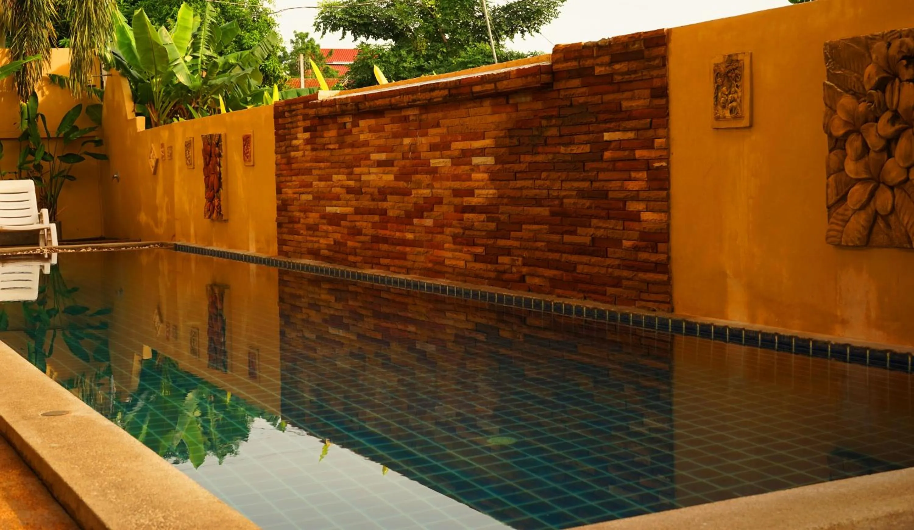 Swimming pool in Hathai House