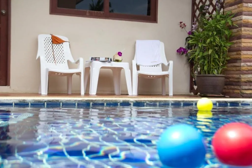 Swimming pool in Hathai House