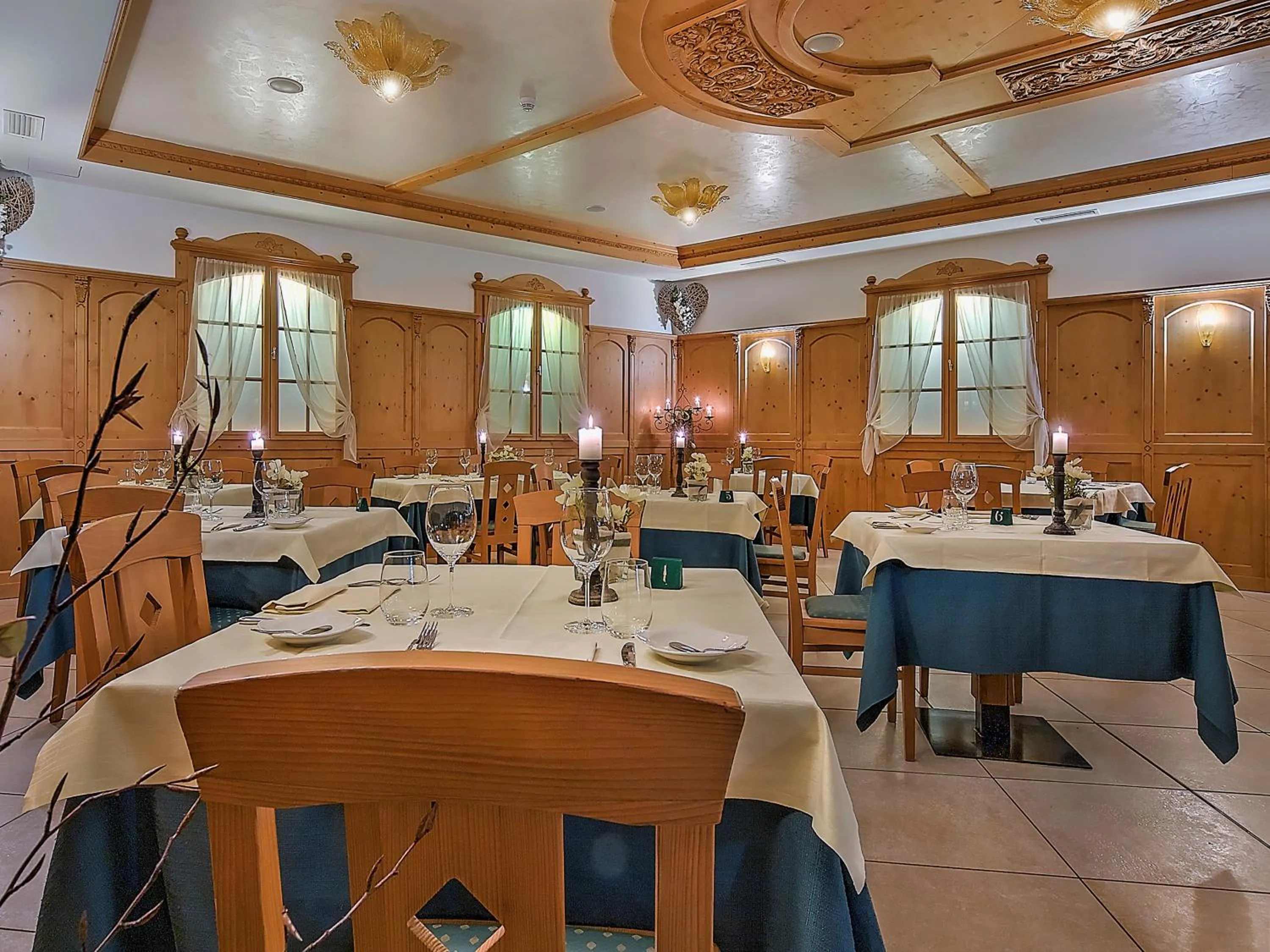 Restaurant/places to eat in Al Posta Hotel 1899