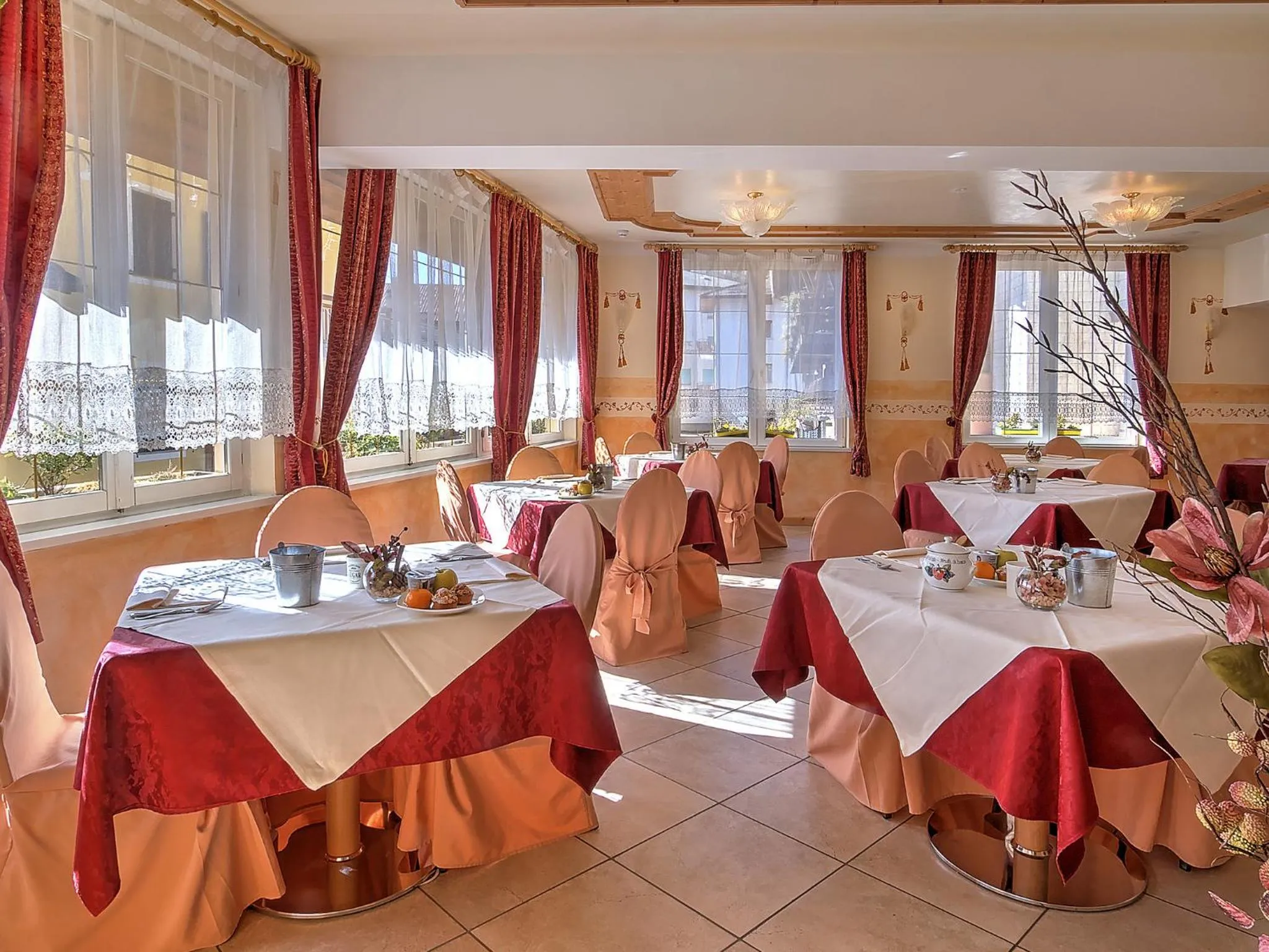 Restaurant/places to eat in Al Posta Hotel 1899