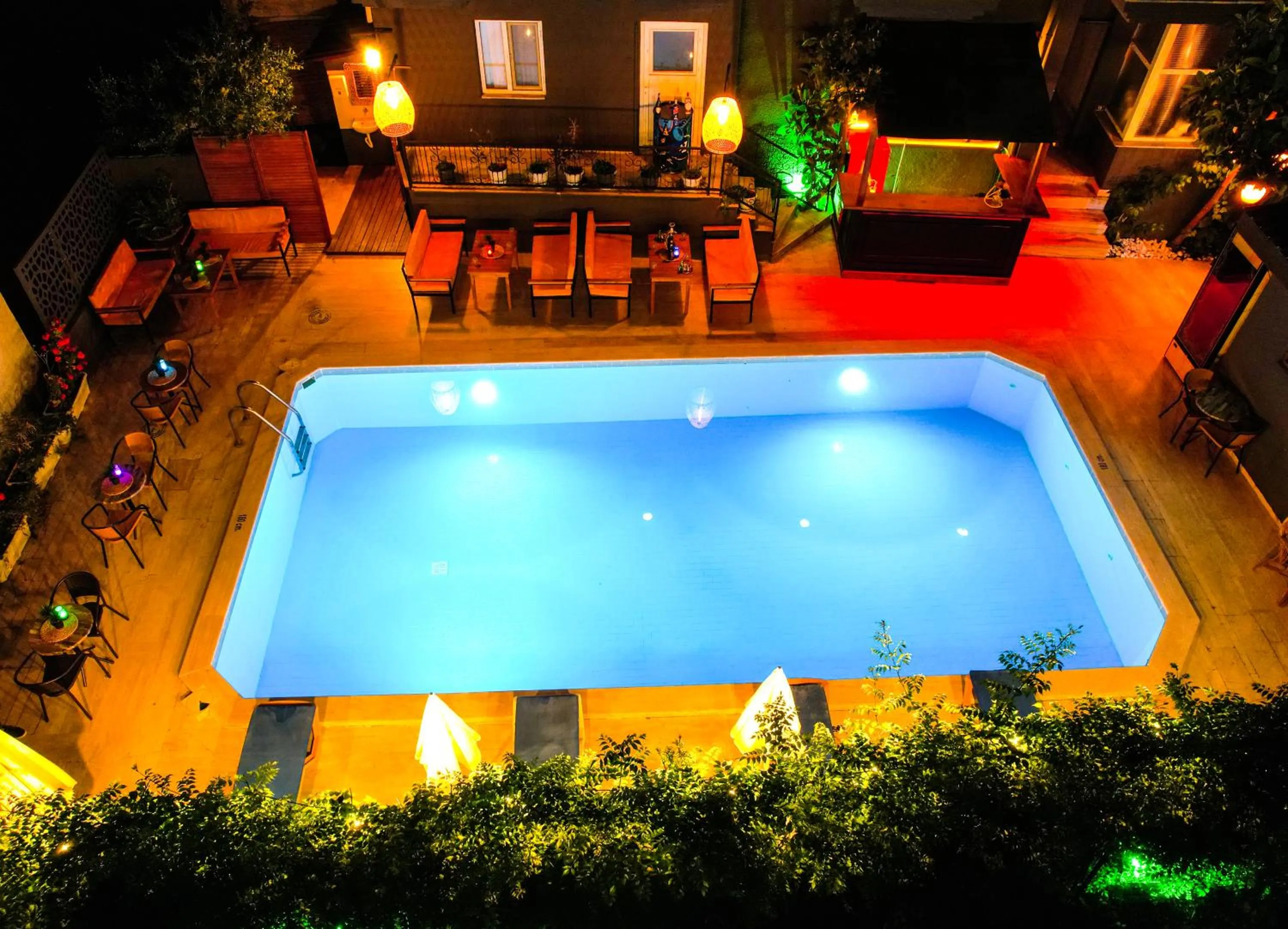 Four Seasons Apart Hotel