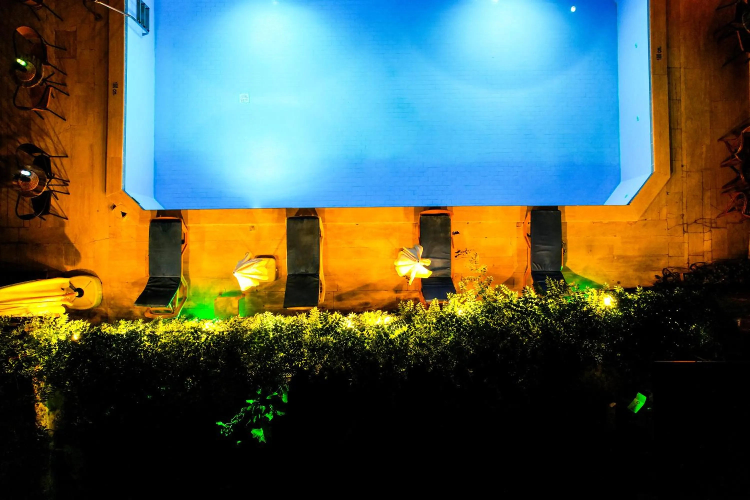 Four Seasons Apart Hotel